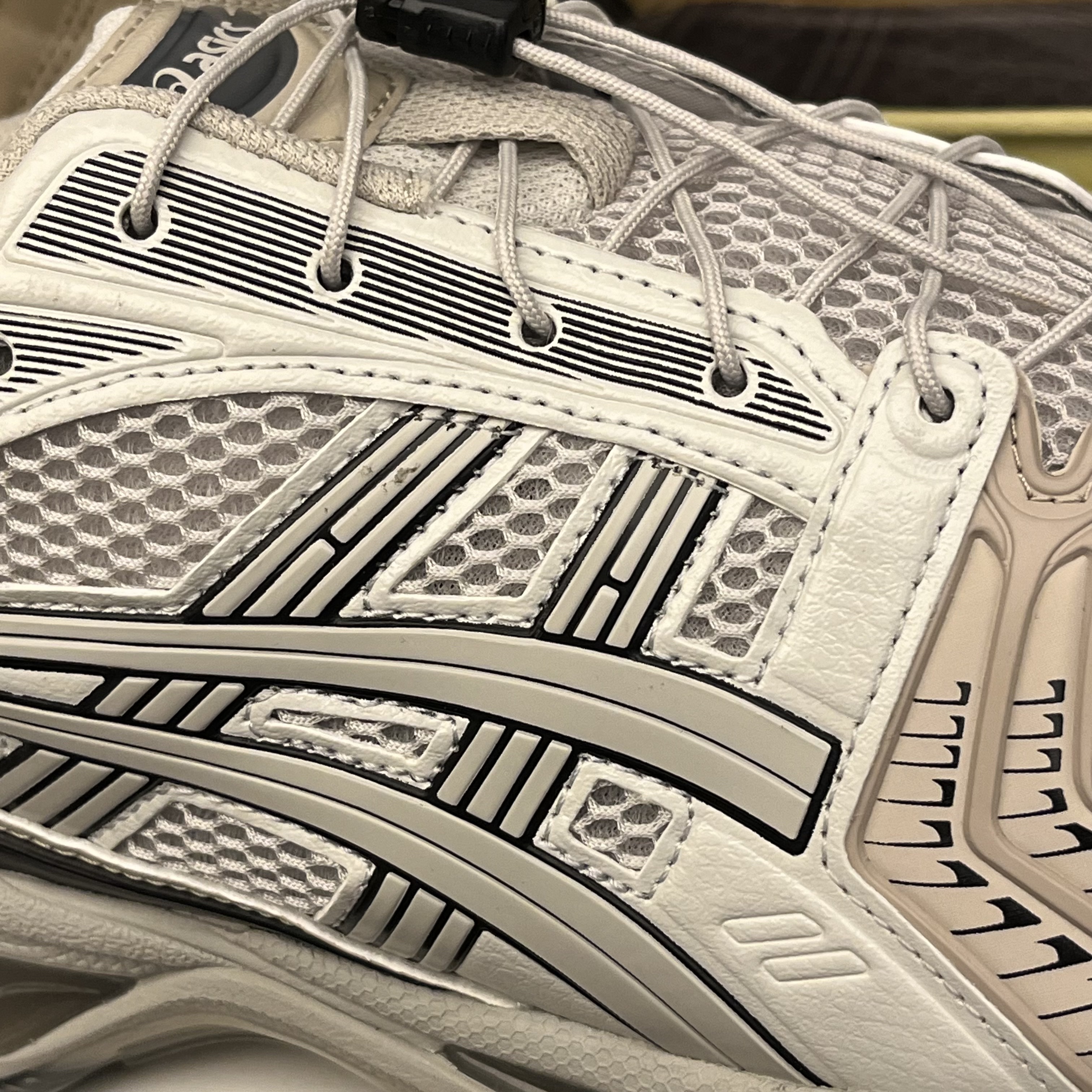 Asics Unlimited Gel-Kayano 14 Smoke Grey 착용 스타일 - 2