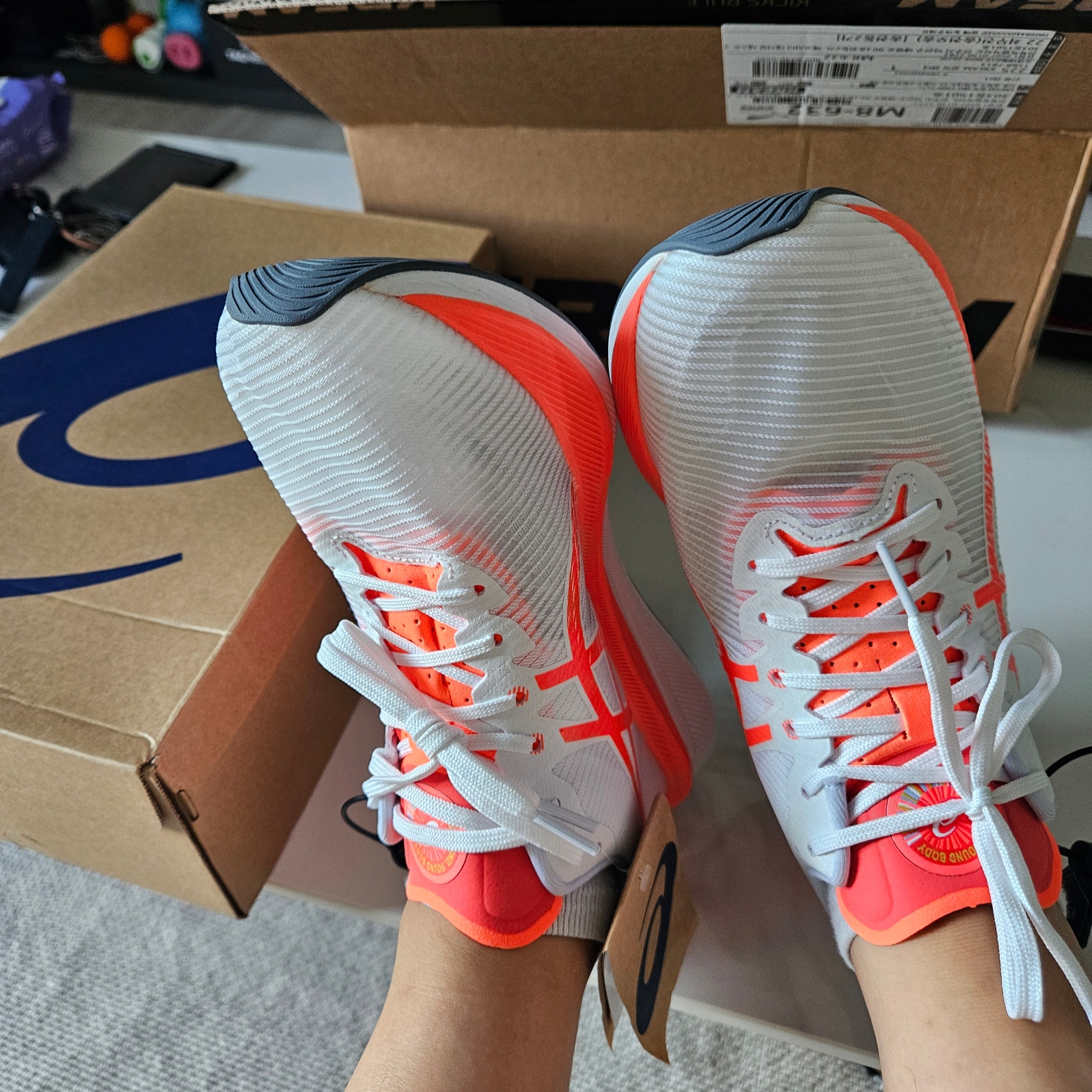 Asics Magic Speed 3 White Sunrise Red 착용 스타일