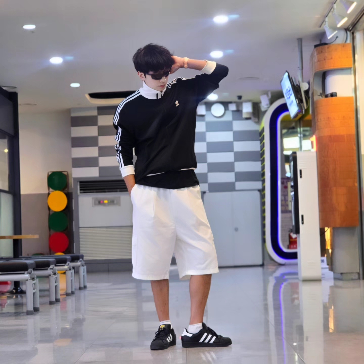 Adidas Adicolor Classics Beckenbauer Track Jacket Black - KR Sizing, Adidas Adicolor Classics Beckenbauer Track Jacket Black - US Sizing 착용 스타일 - 6