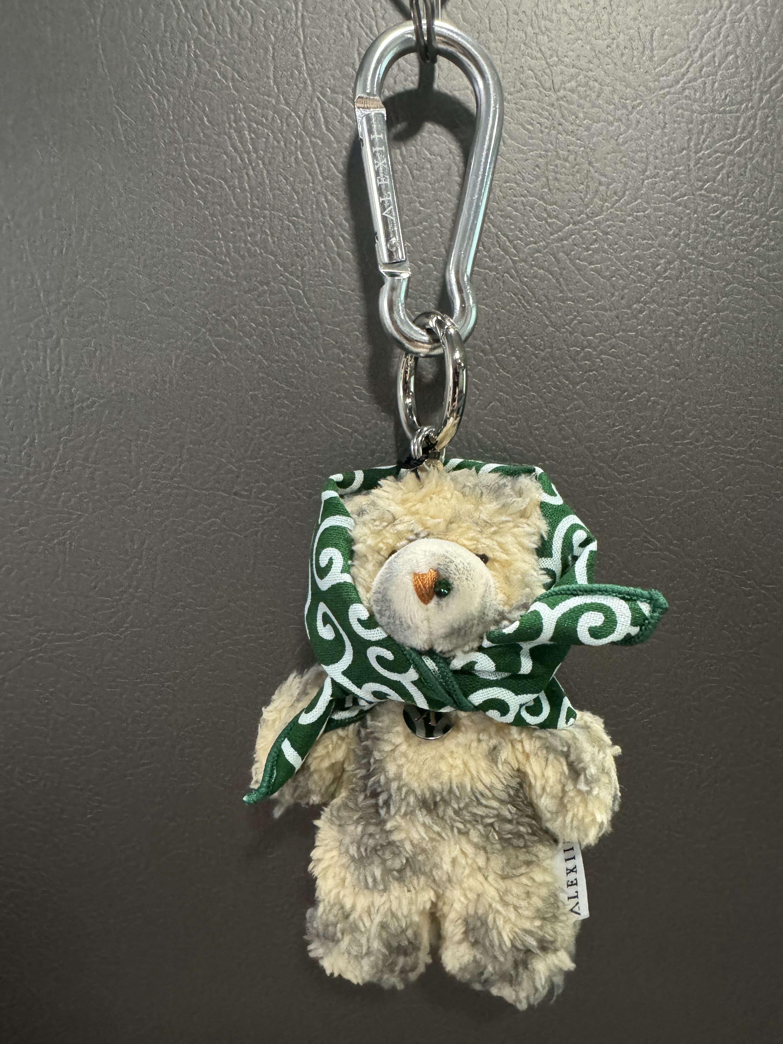 ALEXII Shiba Bear 착용 스타일 - 2