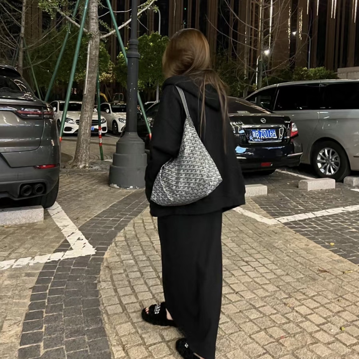 Goyard Boheme Hobo PM Bag Grey 착용 스타일