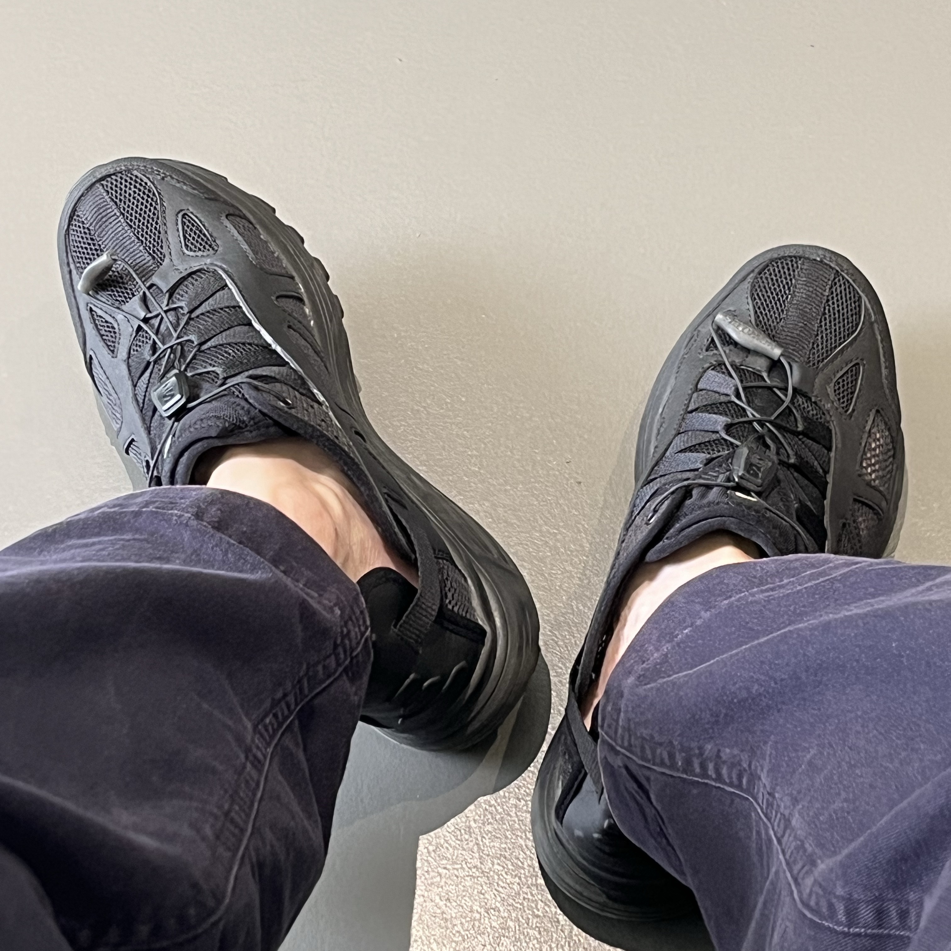 Salomon Techsonic Black 착용 스타일