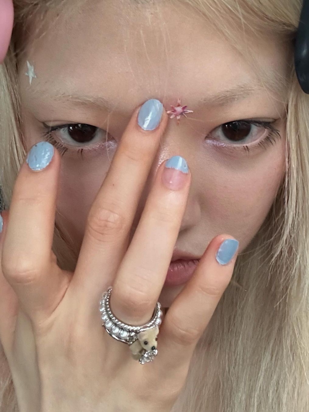 Yvmin Mini Pearlescent Bear Multi Layered Ring White - 24FW 착용 스타일