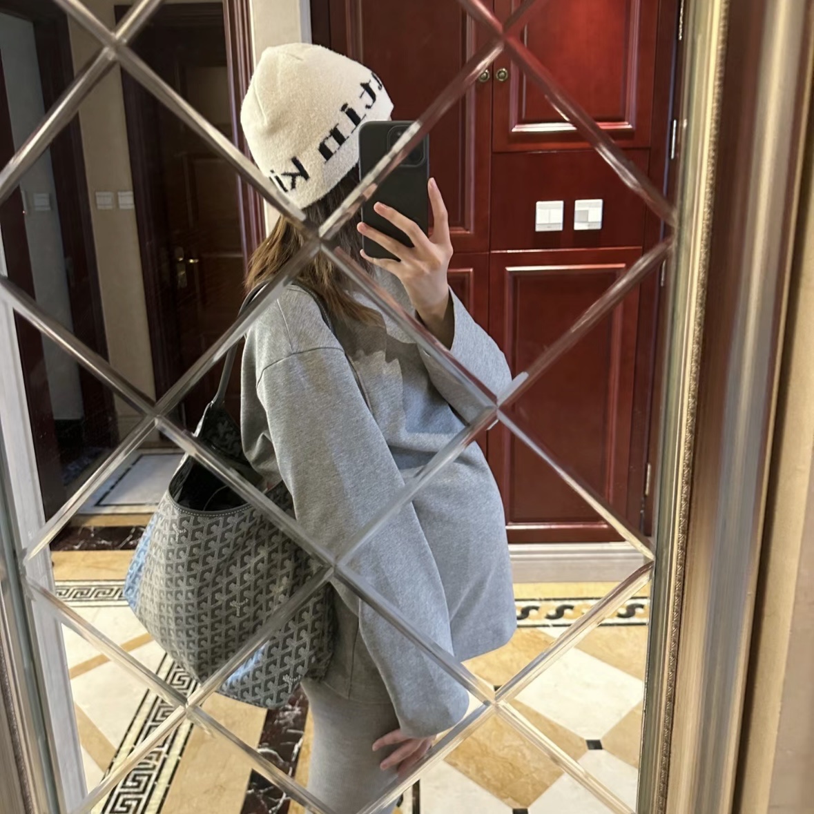 Goyard Boheme Hobo PM Bag Grey 착용 스타일 - 2