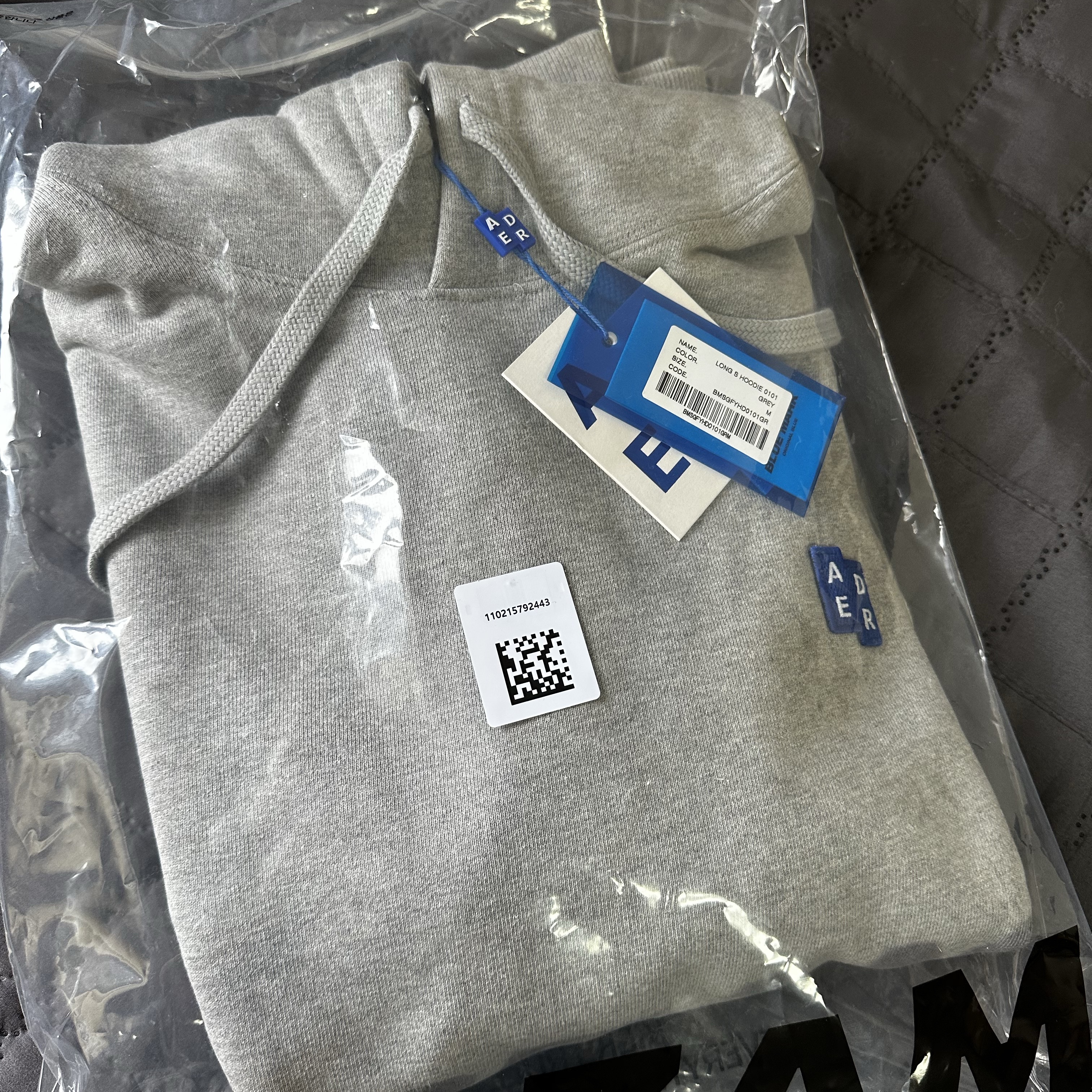 Ader Error Sig; TRS/BL Tag Hoodie 01 Grey 착용 스타일