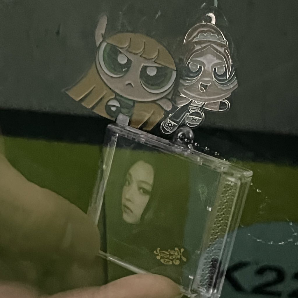 NewJeans x The Powerpuff Girls Metal Keyring Haerin, NewJeans How Sweet Mini CD Case Keyring Haerin 착용 스타일