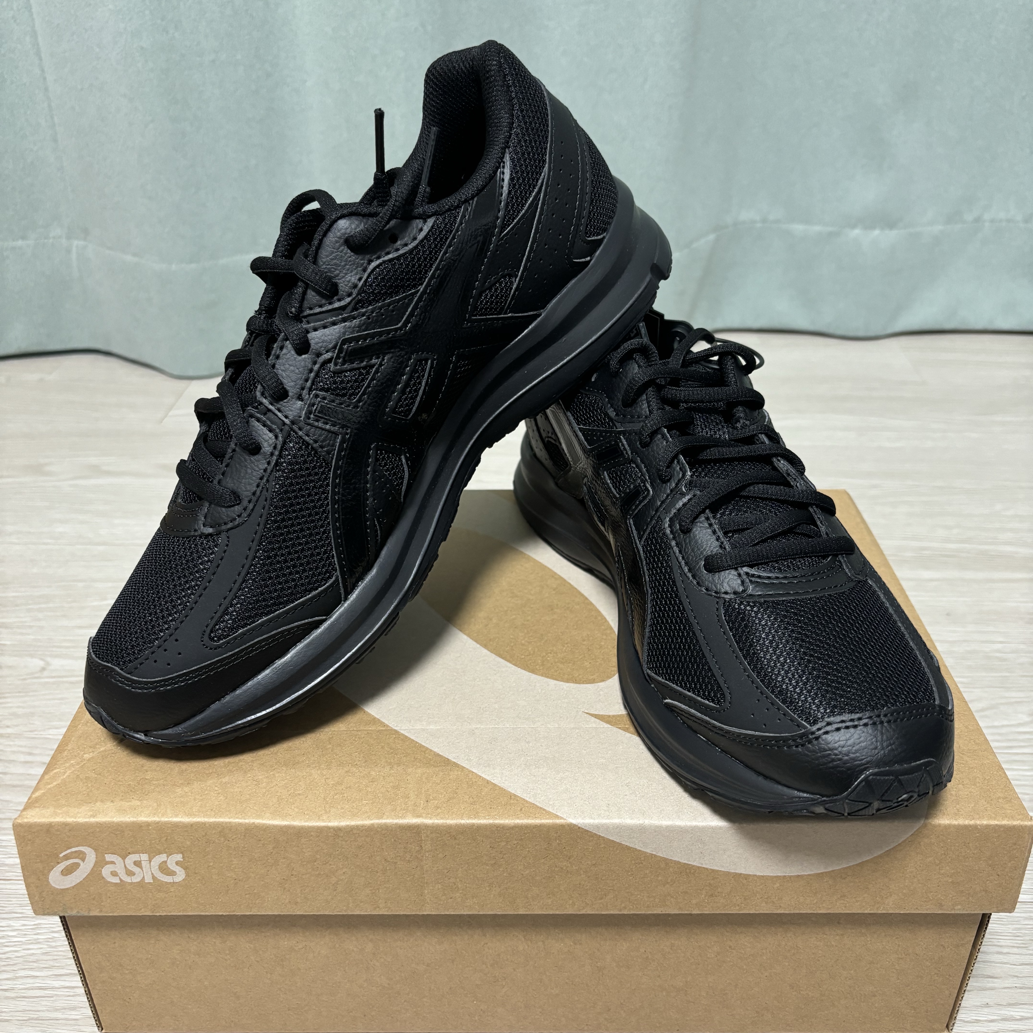 Asics Jog 100 S Black - 2E Wide 착용 스타일 - 1