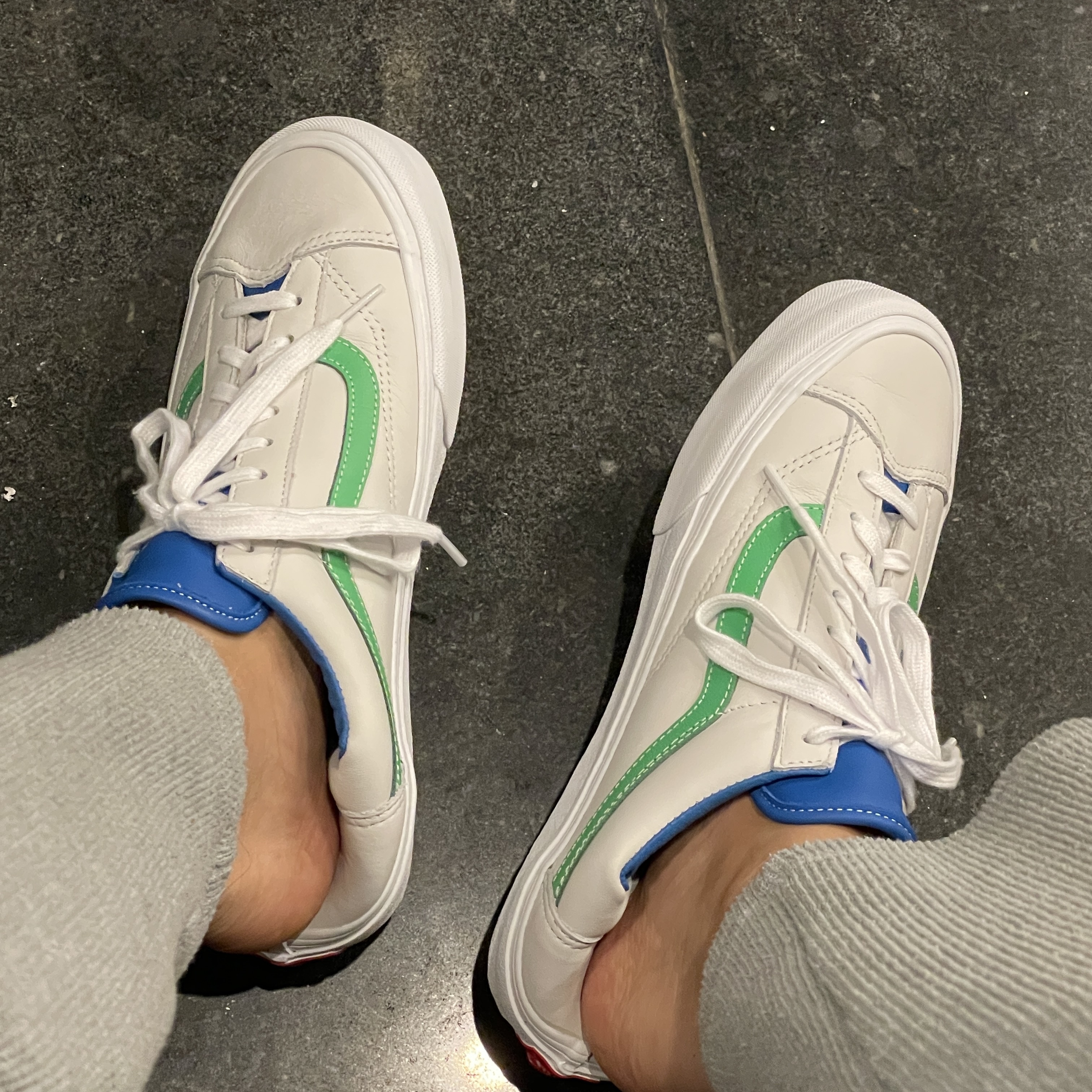 Vans Vault OG Style 36 LX White Island Green 착용 스타일