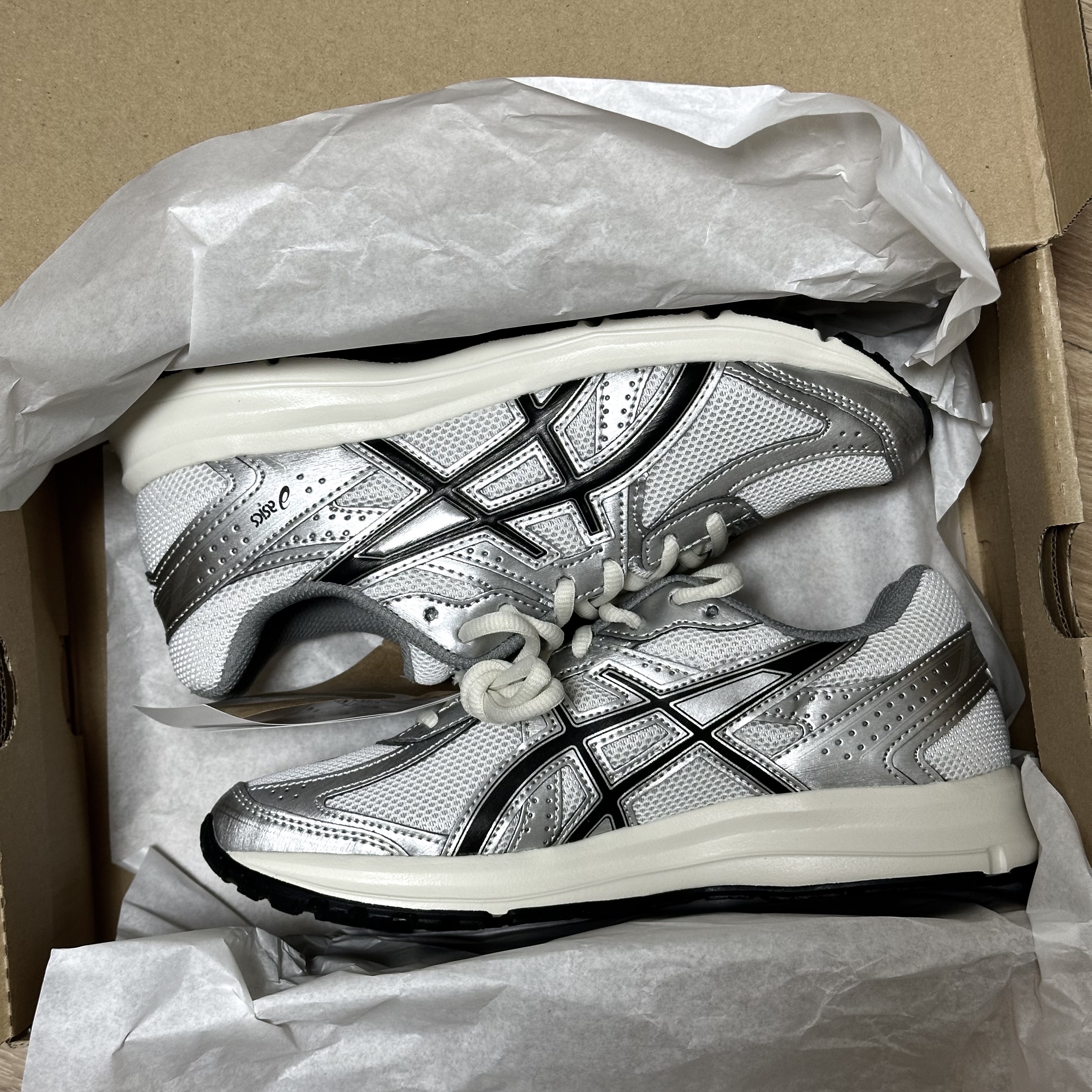 Asics Jog 100 S White Black - 2E Wide 착용 스타일 - 1