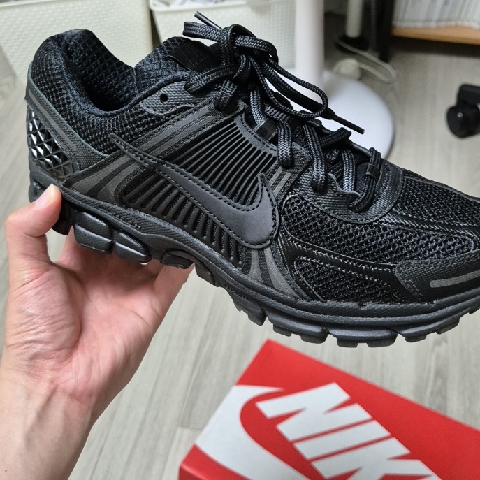 Nike Zoom Vomero 5 SP Black 착용 스타일
