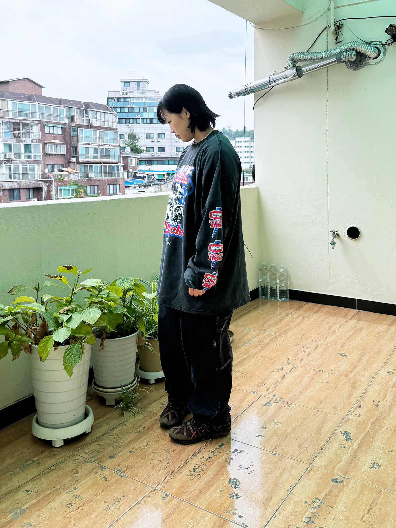 QT8 GARMENTS TL Ace Motors SP Washed Long Sleeve Black, QT8 Garments TL Denim Carpenter Pant Black 착용 스타일 - 1