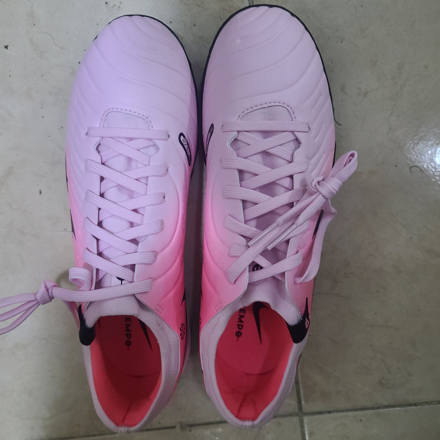 Nike Tiempo Legend 10 Pro TF Pink Foam Black 착용 스타일