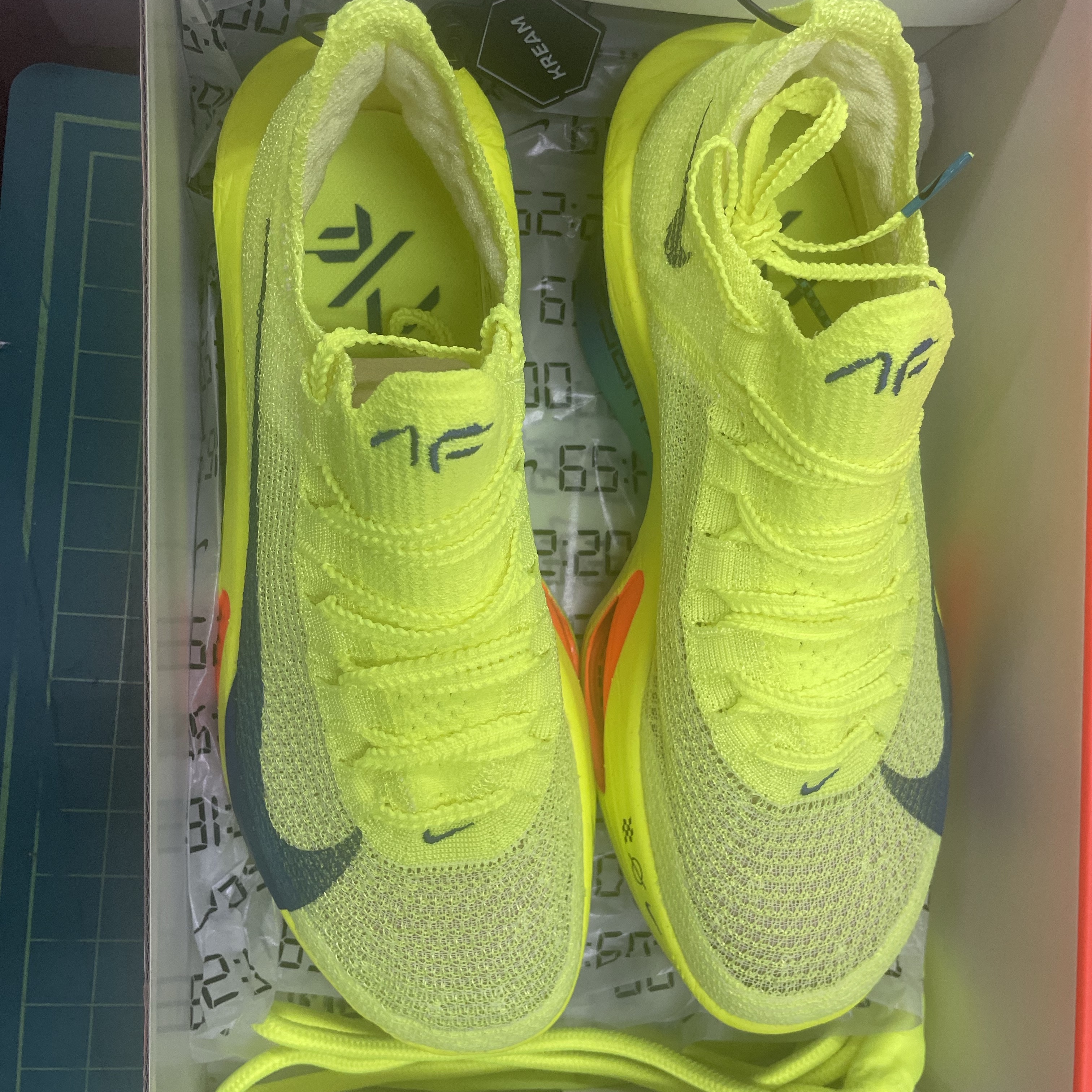 Nike Air Zoom Alphafly Next% 3 Volt 착용 스타일 - 3