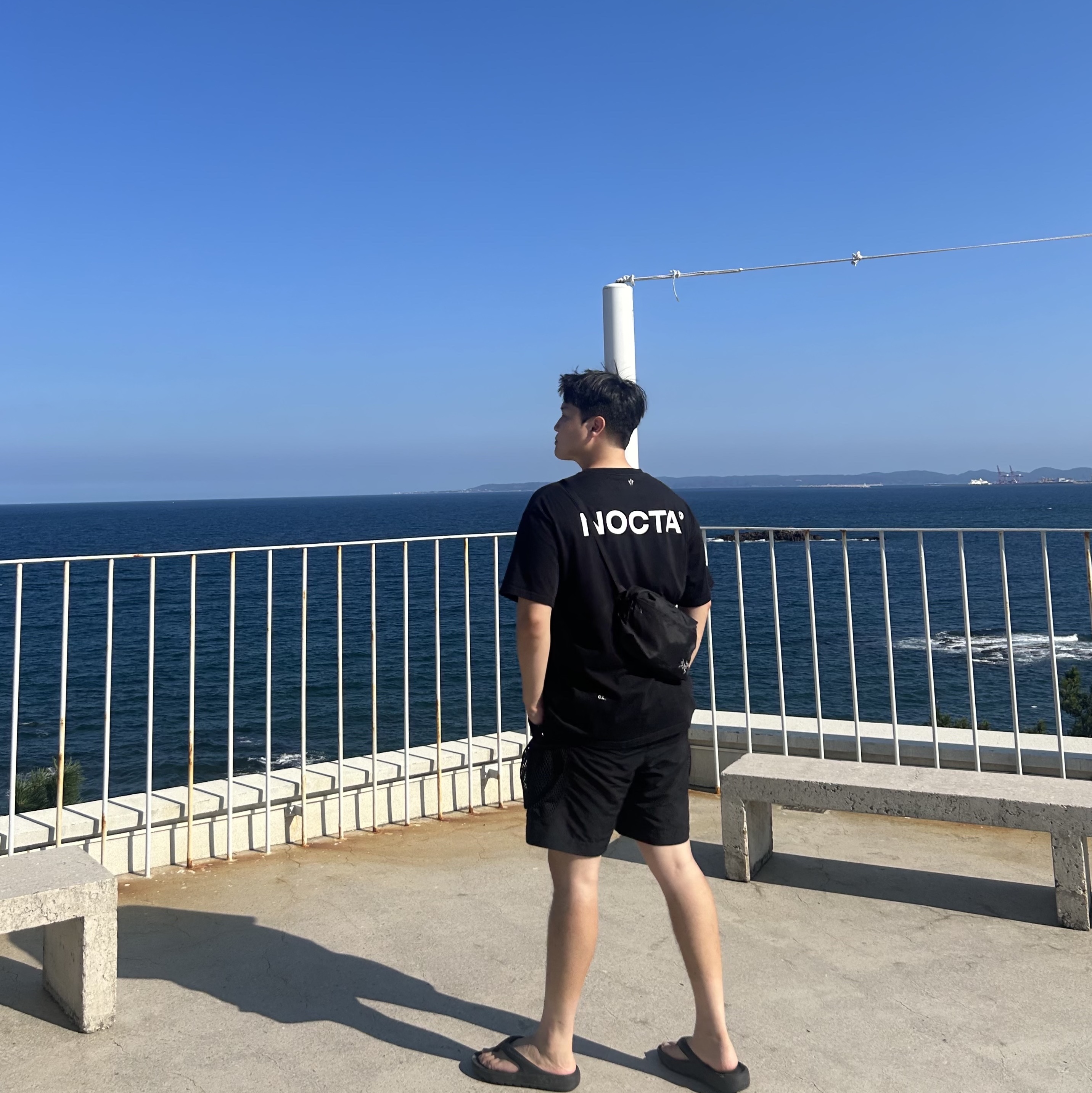 Arc'teryx Heliad 6 Crossbody Bag Black, Nike ACG Snowgrass Cargo Shorts Black - Asia 착용 스타일