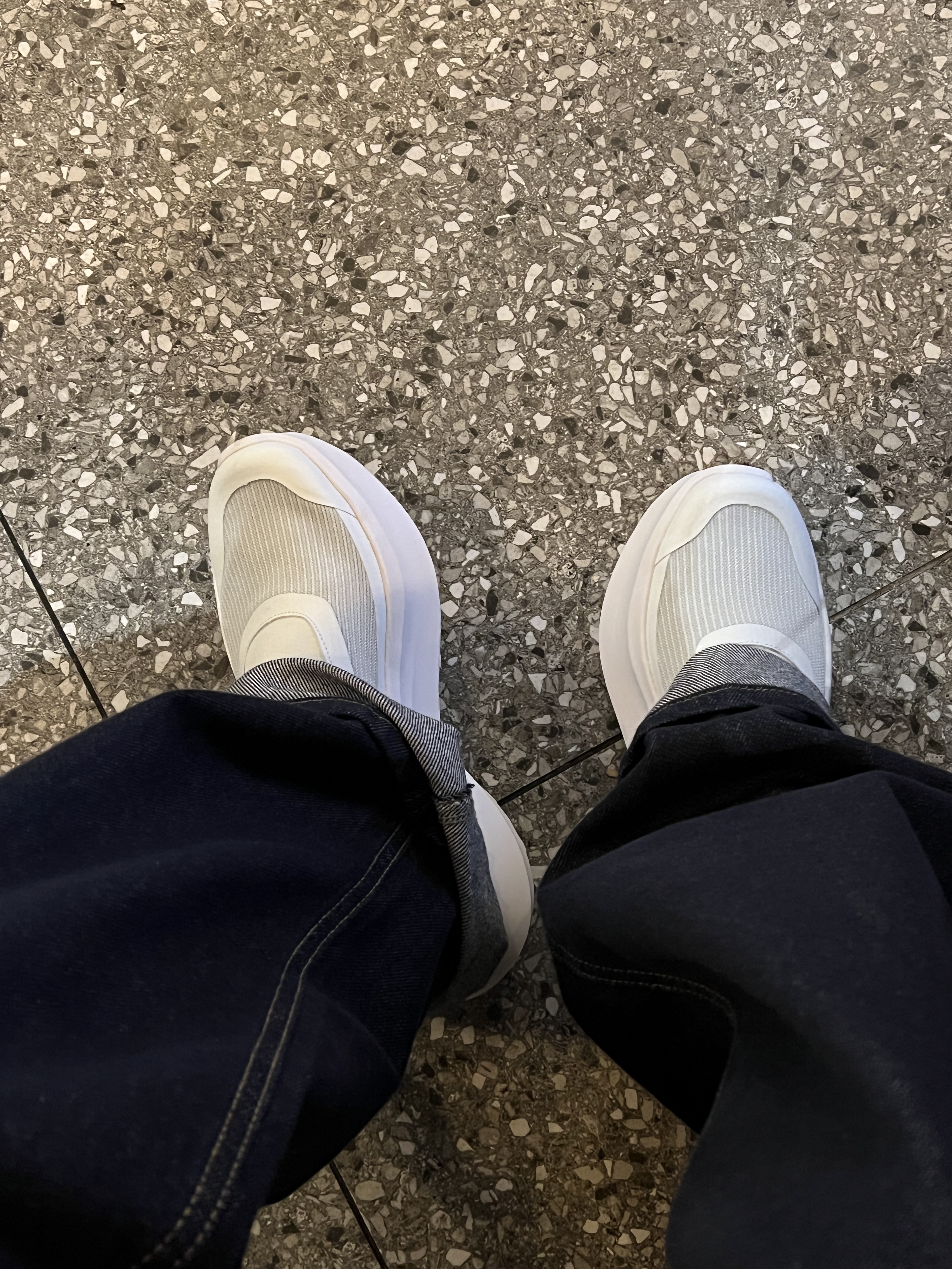 Salomon x Comme des Garcons Slip-On Platform White 착용 스타일 - 2