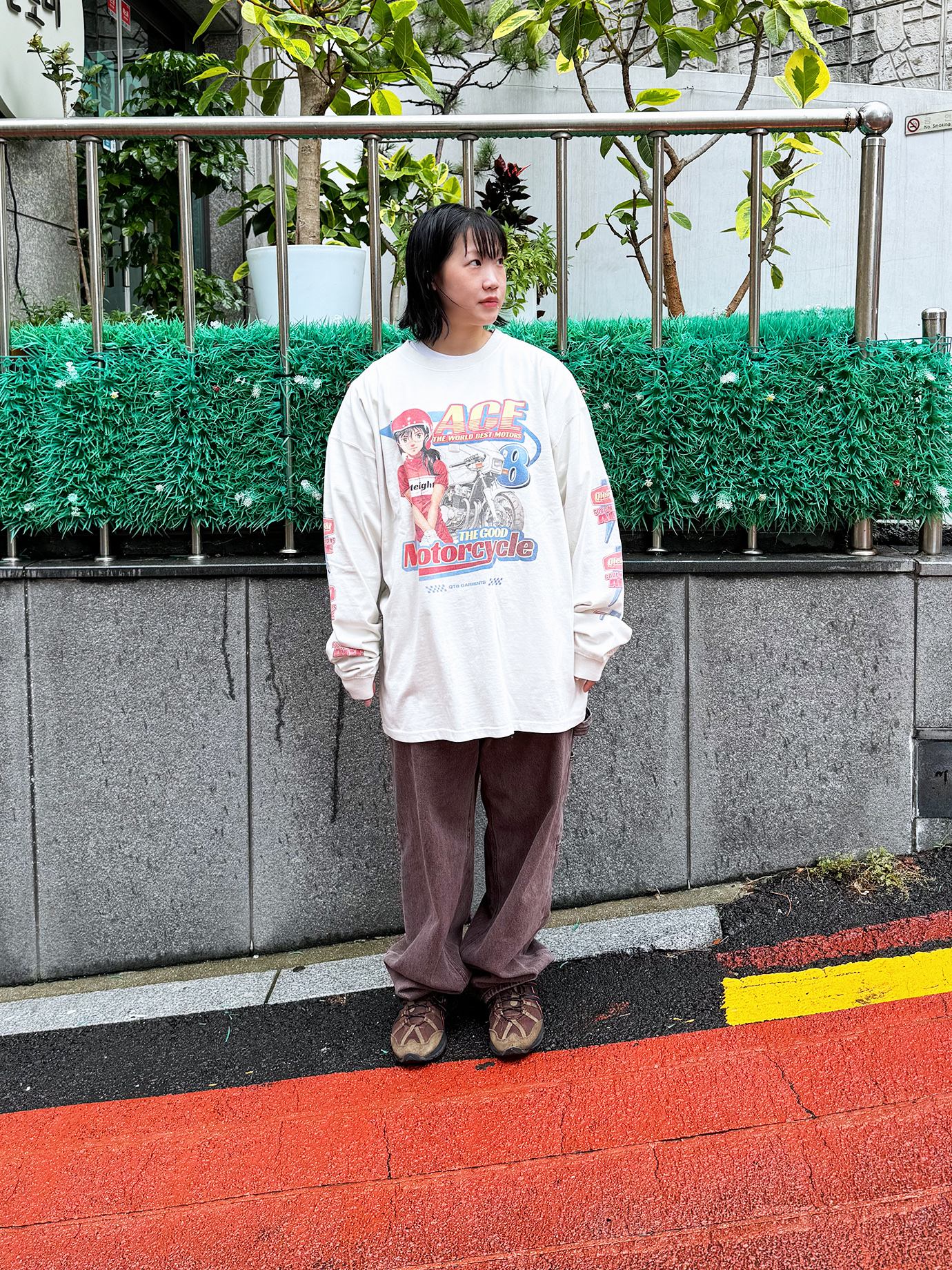 QT8 GARMENTS TL Ace Motors Vintage Washed Long Sleeve Ecru, QT8 GARMENTS TL Denim Carpenter Pant Brown 착용 스타일 - 2