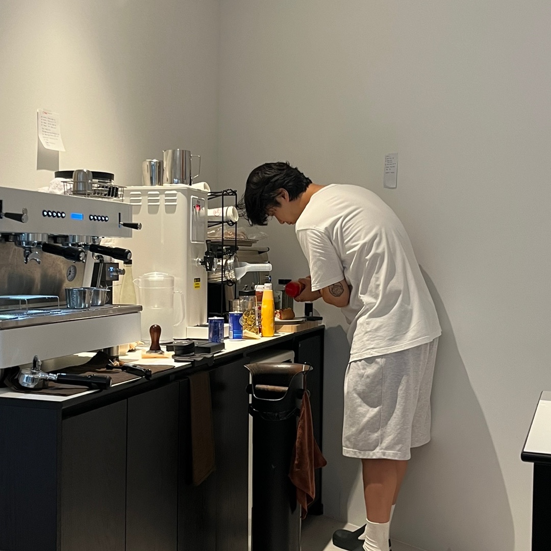 Auralee Super Light Wool Check Shirt Grey Check - 23AW, Bottega Veneta Puddle Shearling Rubber Slingback Sandals Black 착용 스타일 - 2