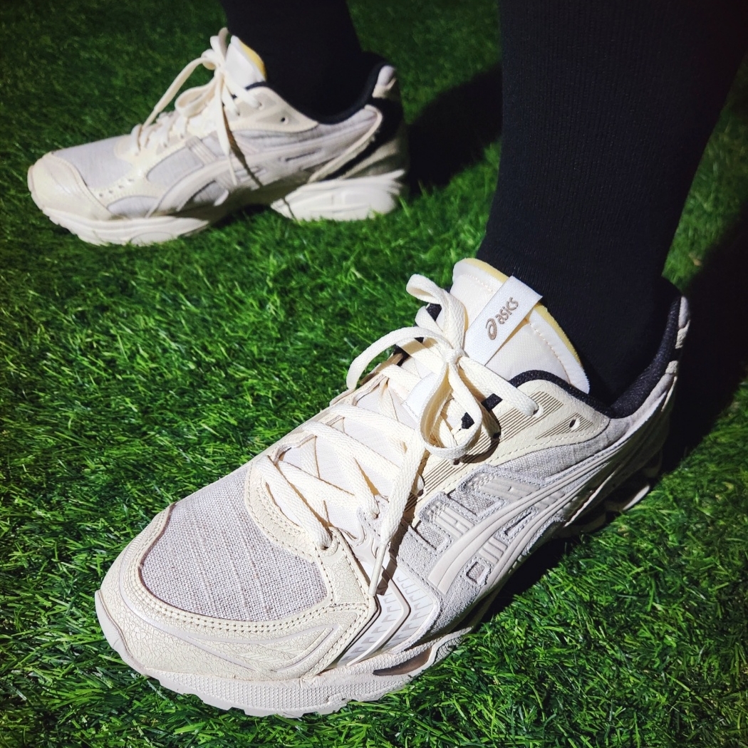 Asics Gel-Kayano 14 Imperfection Pack Cream 착용 스타일 - 5