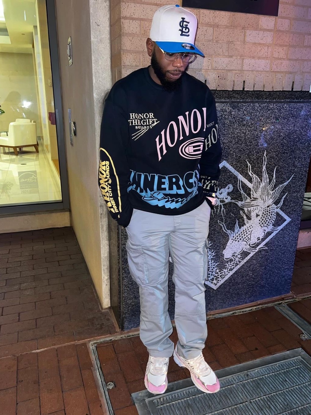 Honor The Gift Studio Crewneck 2.0 Black - 24FW 착용 스타일 - 1