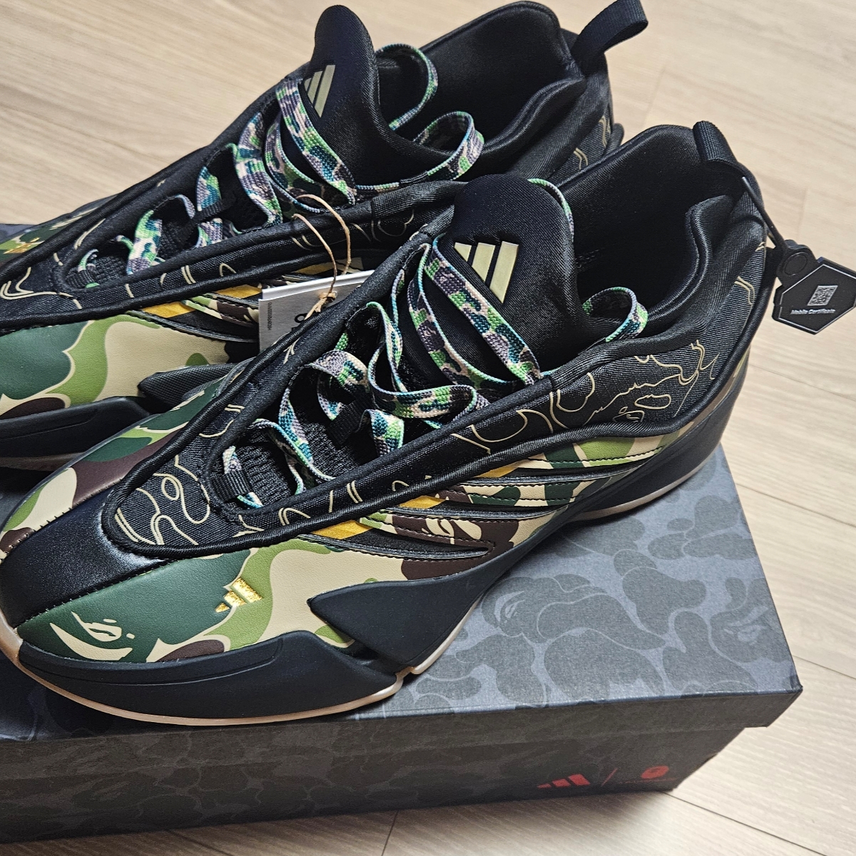 Adidas x BAPE Dame 9 Core Black 착용 스타일 - 3