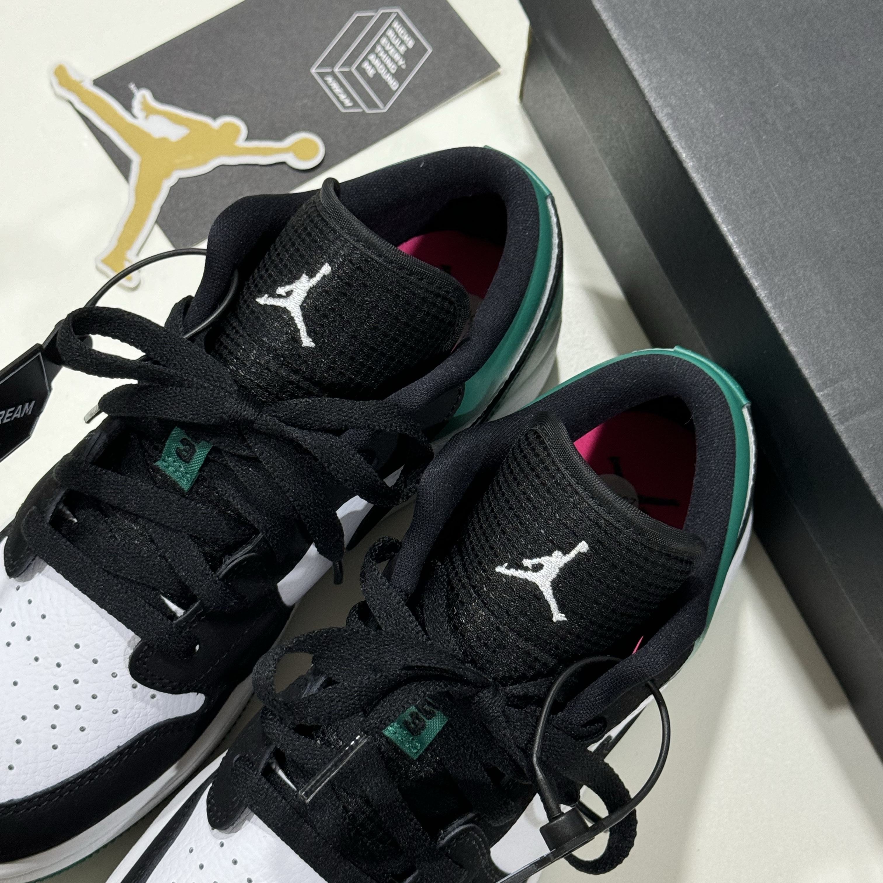 (GS) Jordan 1 Low Black Mystic Green 착용 스타일 - 2