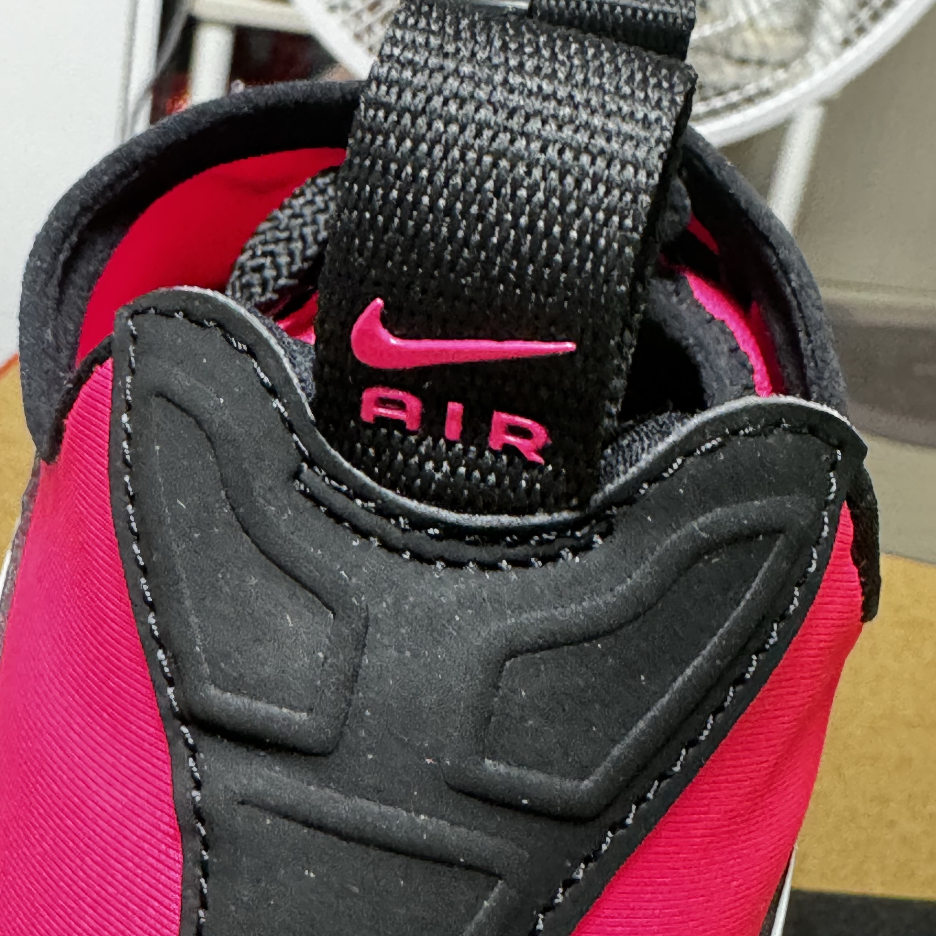 (W) Nike Air Max SNDR Hyper Pink and Black, (W) Nike Air Max SNDR Canyon Gold and Deep Ocean 착용 스타일 - 9