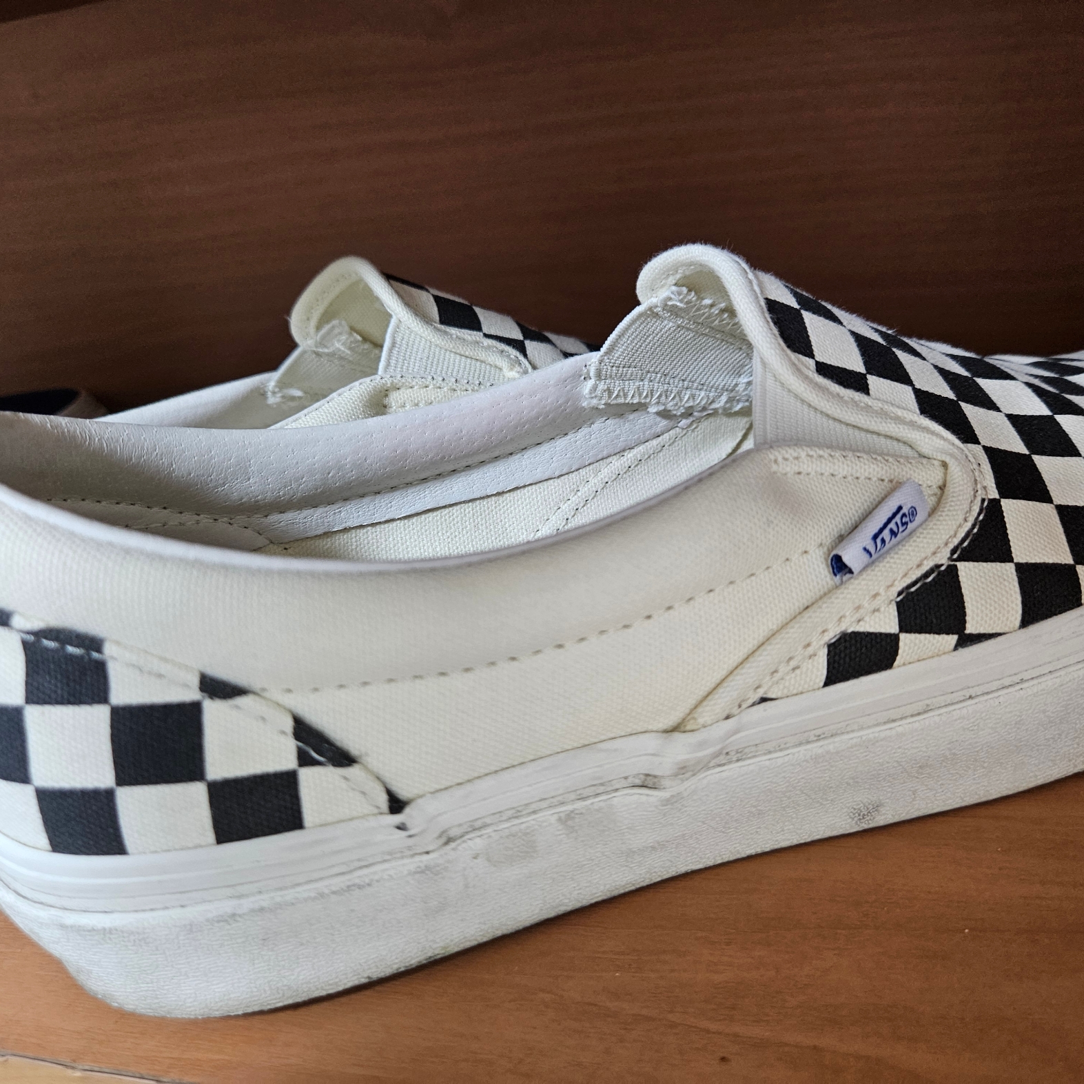 Vans Vault OG Classic Slip-On LX Checkerboard 착용 스타일