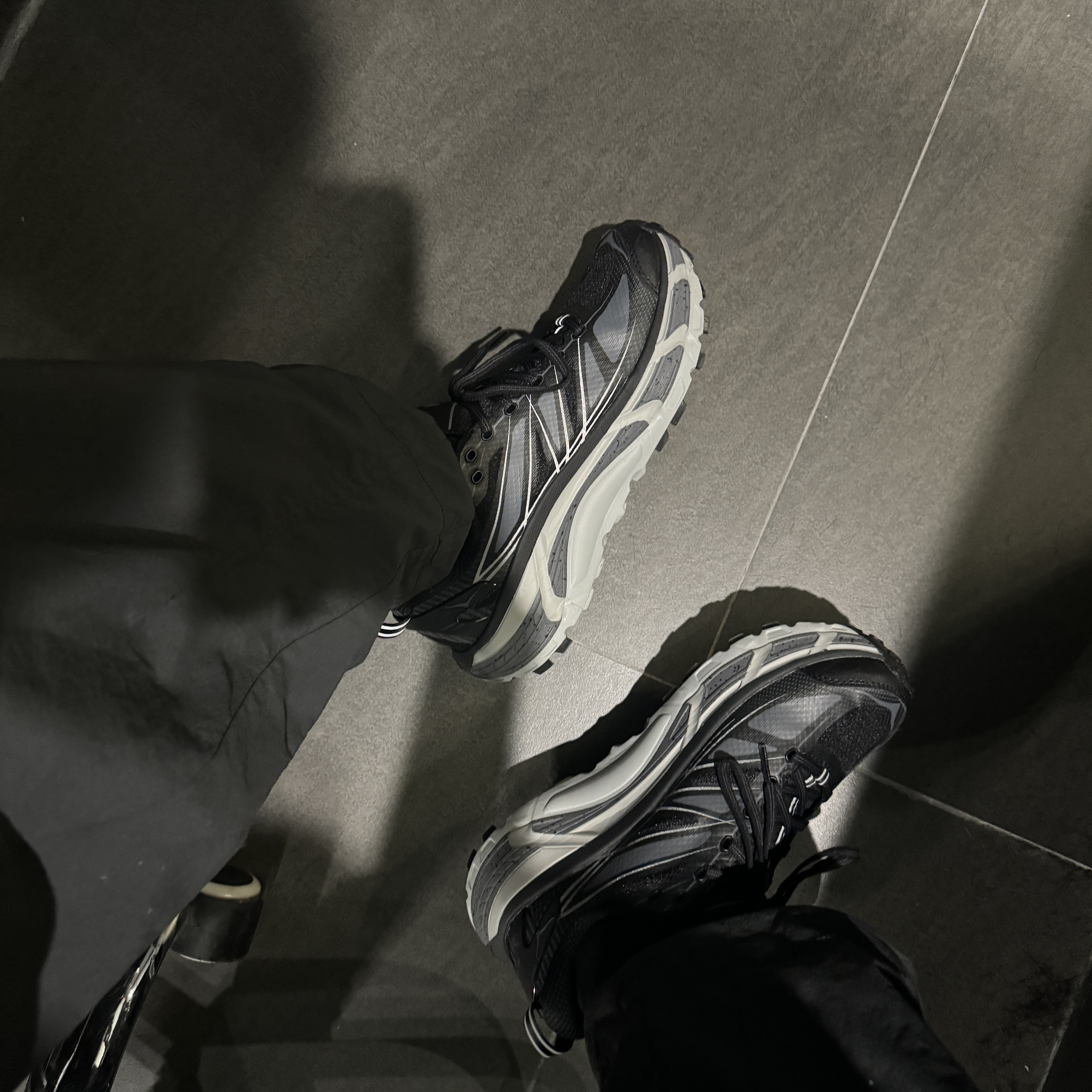 Hoka Mafate Speed 2 Black Castlerock 착용 스타일