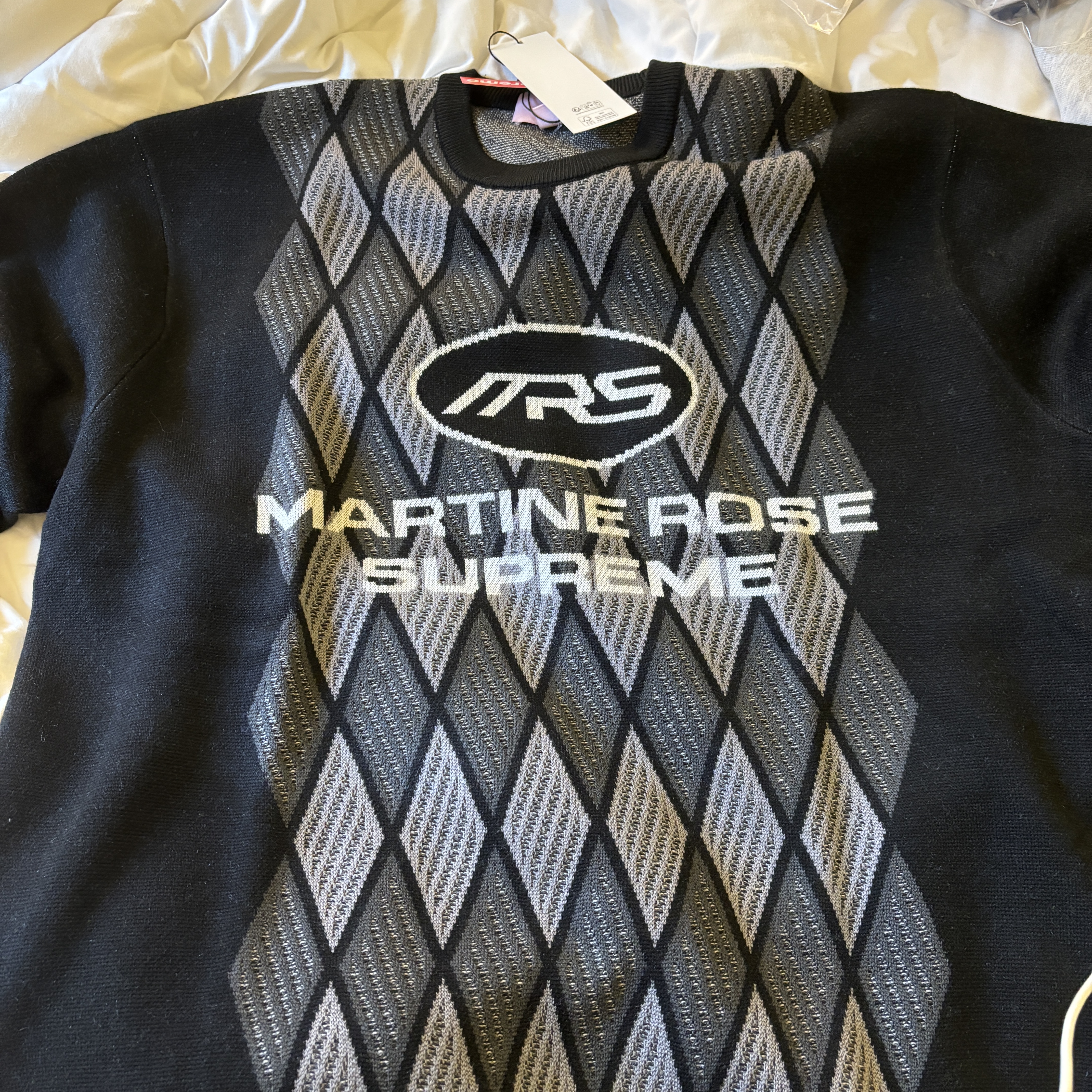 Supreme x Martine Rose Football Jersey White - 24FW, Supreme x Martine Rose Sweater Black - 24FW 착용 스타일 - 3
