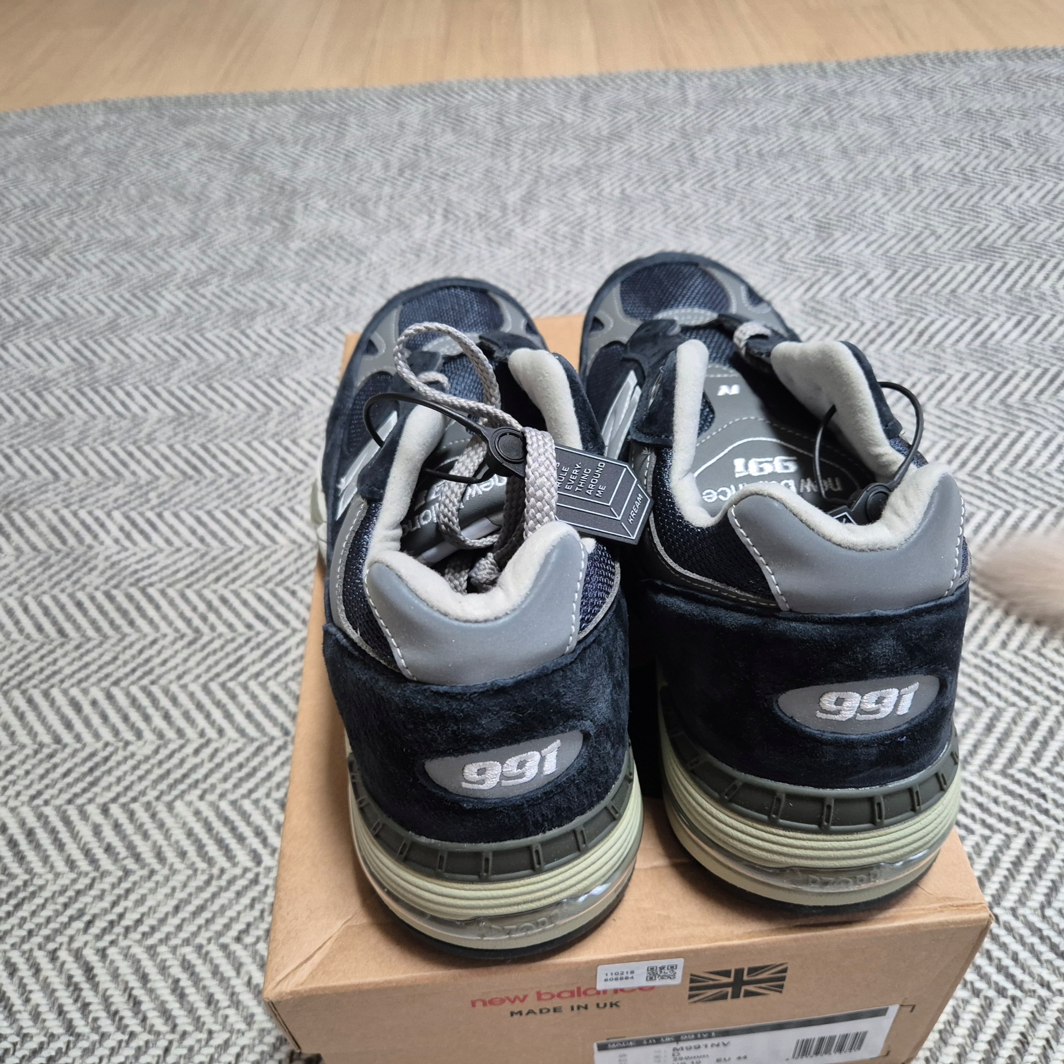 New Balance 991 Made in UK Navy 착용 스타일 - 2