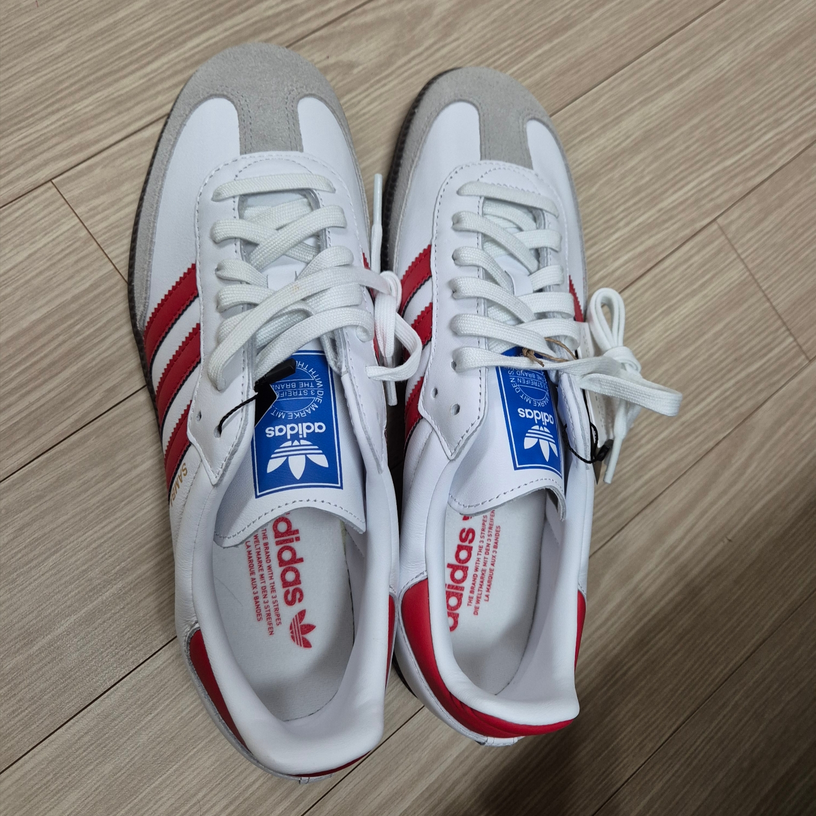 Adidas Samba OG White Better Scarlet 착용 스타일