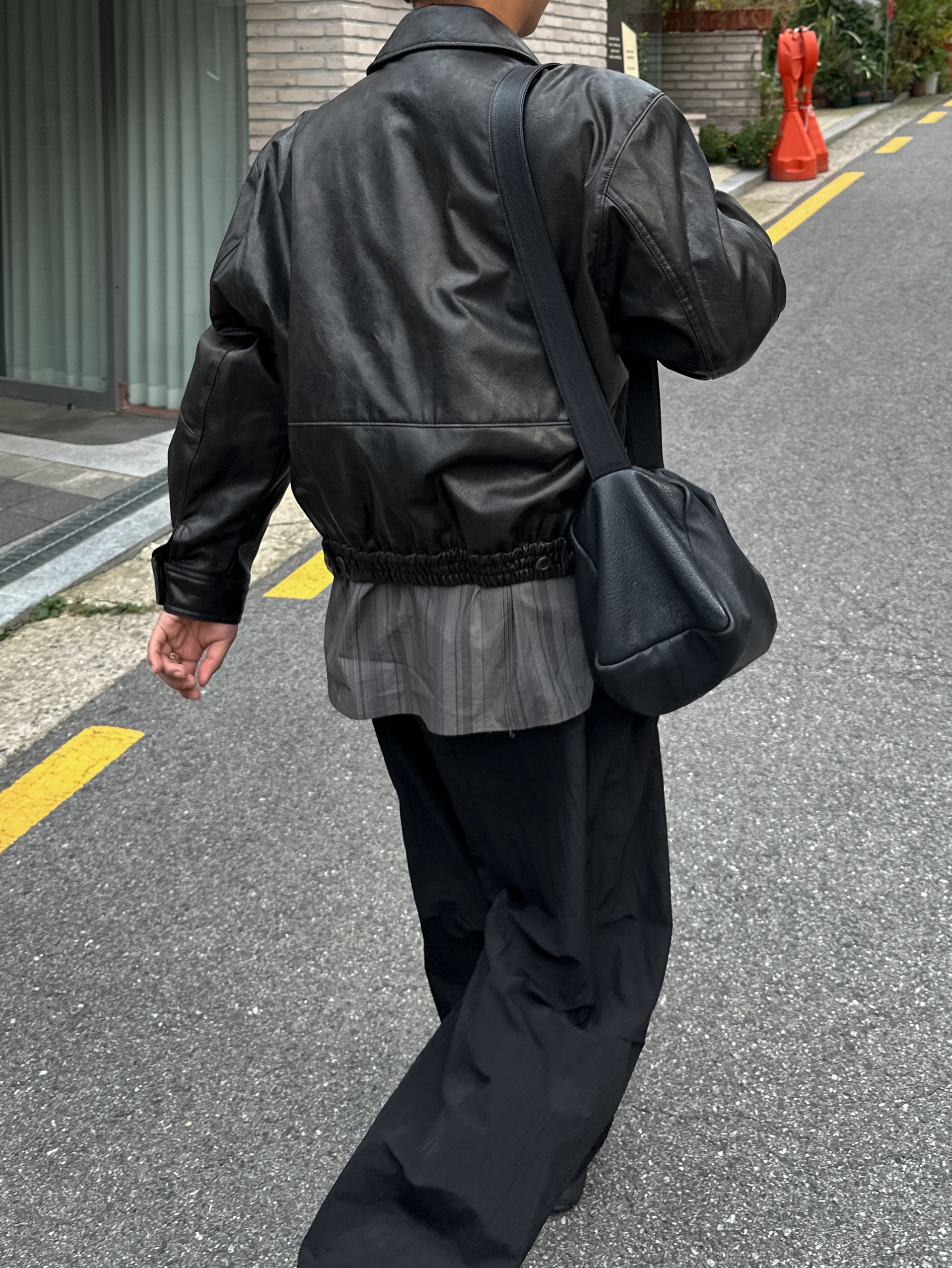 Amomento Vegan Leather Blouson Black - 24FW, Amomento Stripe Square Pocket Oversized Shirts Khaki - 24FW 착용 스타일 - 6