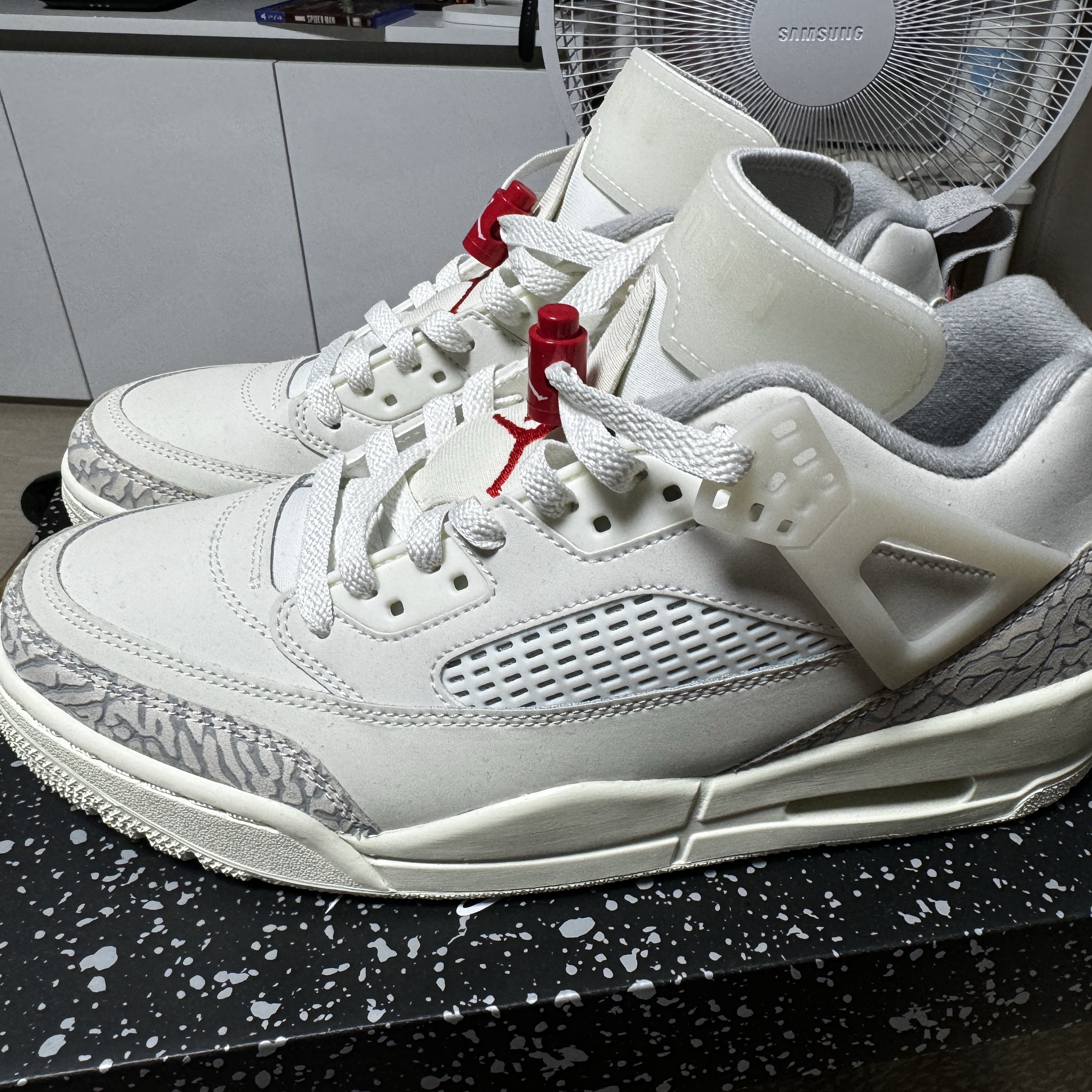 Jordan Spizike Low Coconut Milk Smoke Grey 착용 스타일 - 1