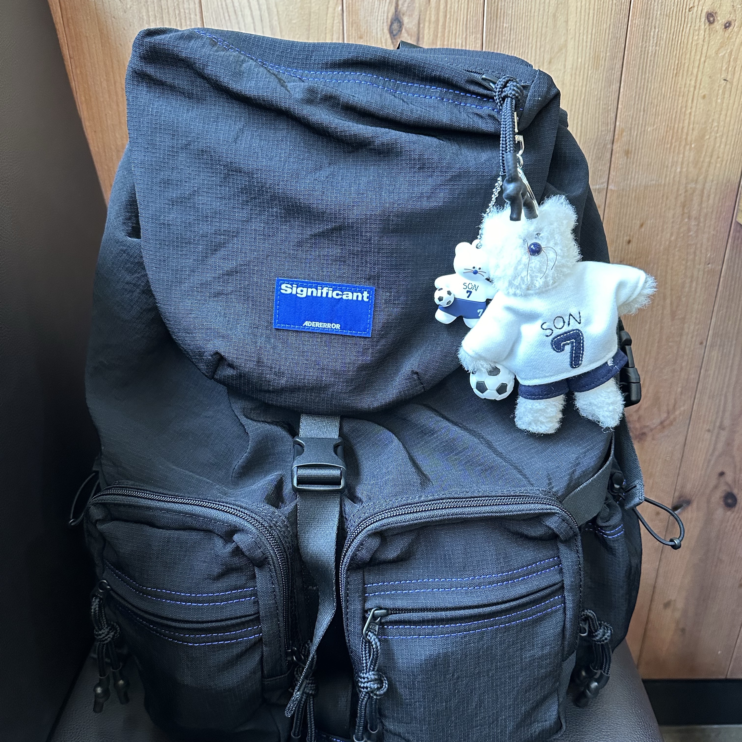 Monamhee x NOS7 SON.hee Keyring Cream, Ader Error Significant Tag Backpack 01 Noir 착용 스타일 - 2