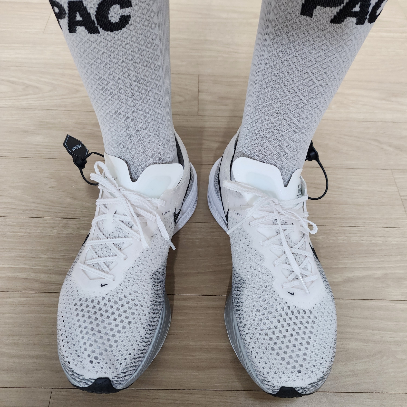 Nike ZoomX Vaporfly Next% 3 White Grey 착용 스타일 - 2