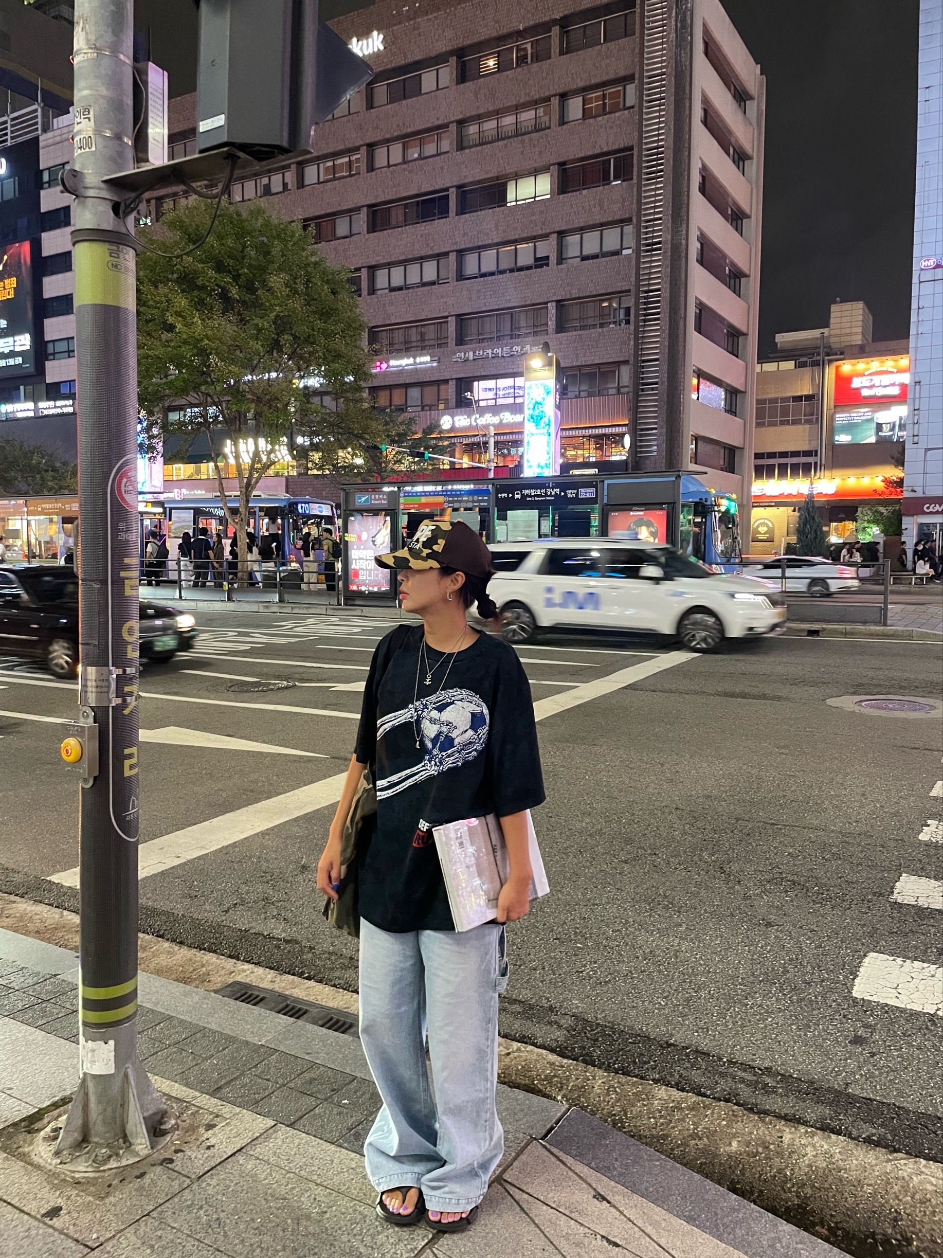 Supreme x Emilio Pucci Soccer Jersey Dusty Pink - 21SS, Supreme Gloss Ripstop Camp Cap Black - 23FW 착용 스타일 - 3