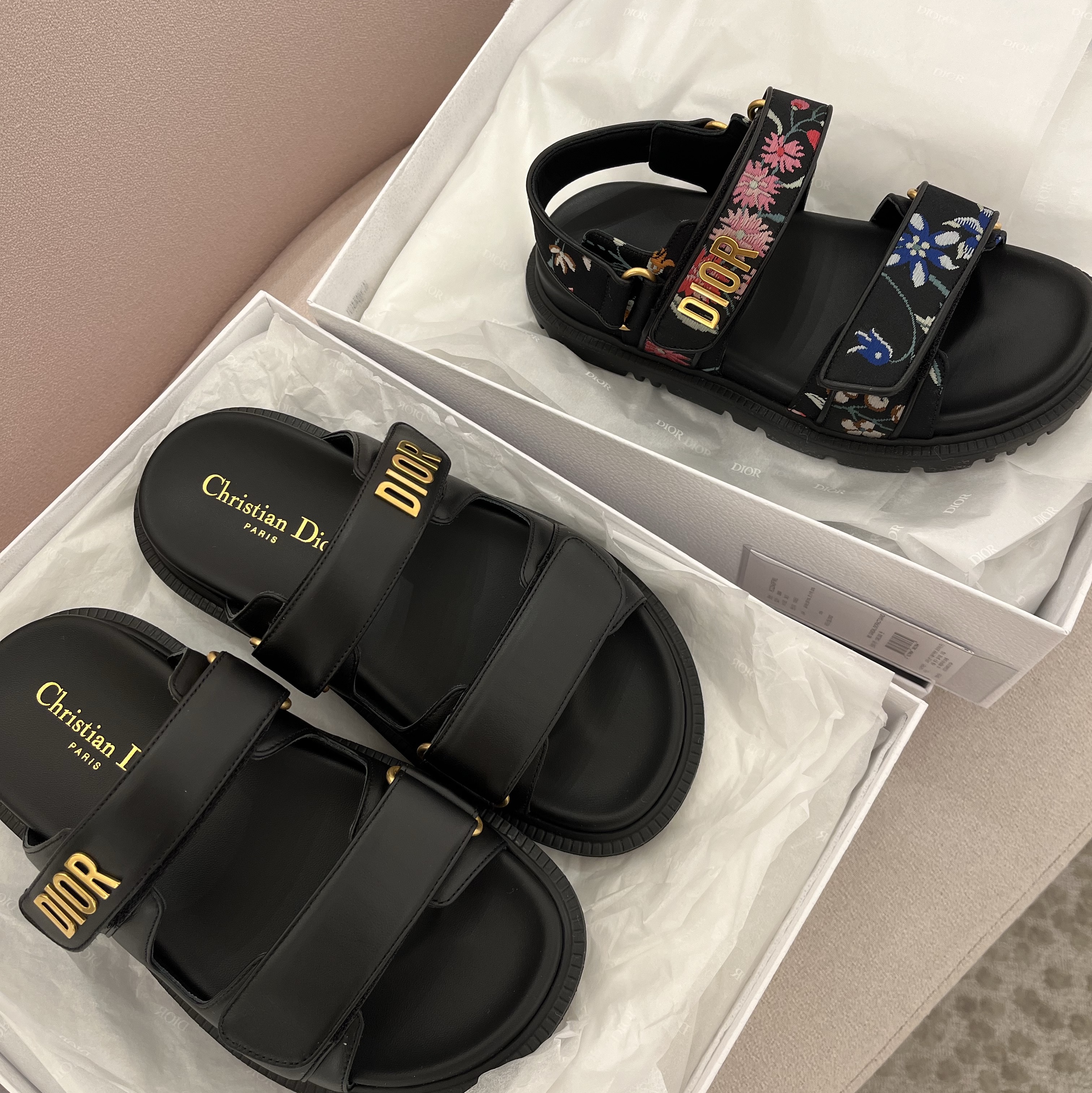 (W) Dior DiorAct Mule Lambskin Black 착용 스타일 - 1