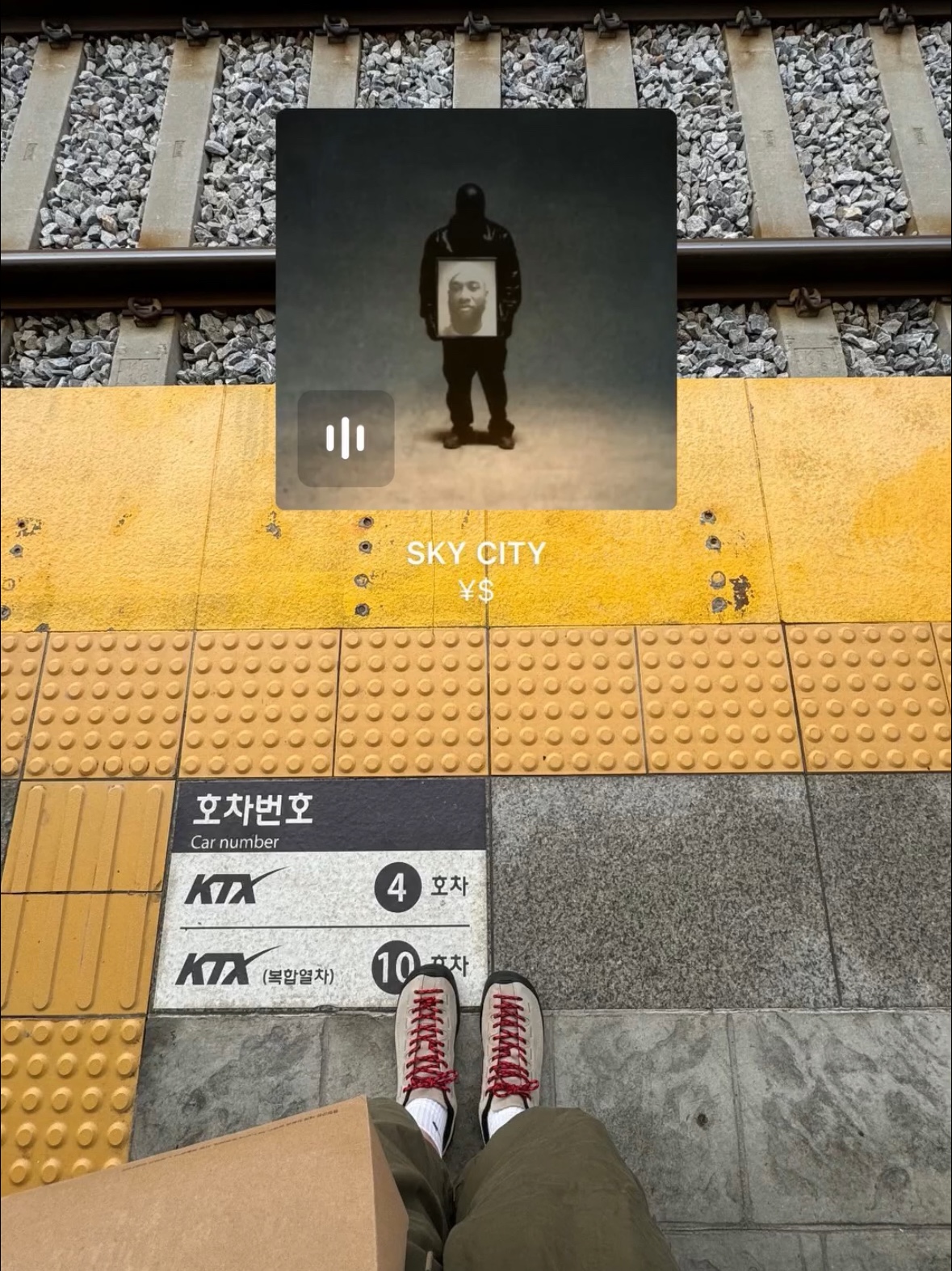 Keen Jasper Suede Sneakers Silver Mink 착용 스타일 - 2