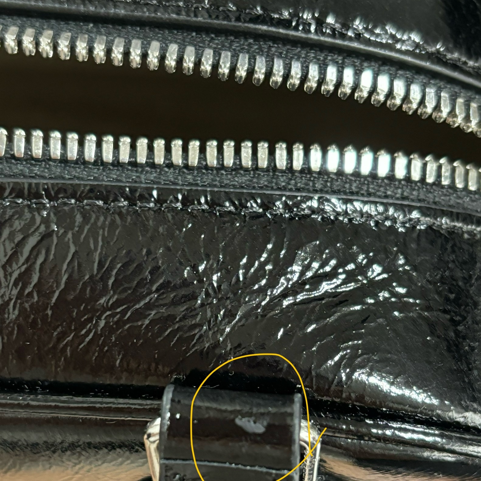 Courreges Reedition Naplack Bowling Bag Black 착용 스타일 - 6