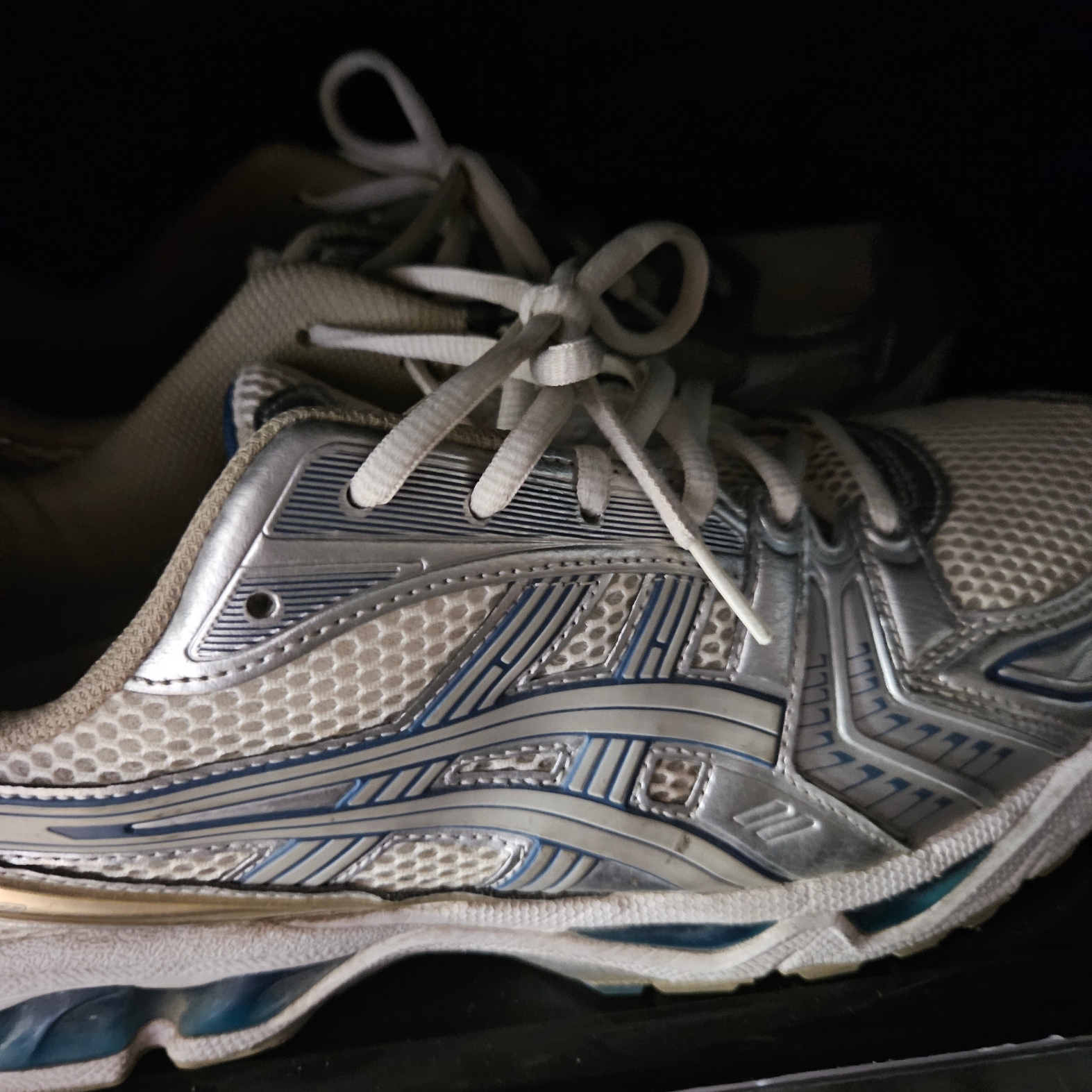 Asics Gel-Kayano 14 Cream Pure Silver 착용 스타일