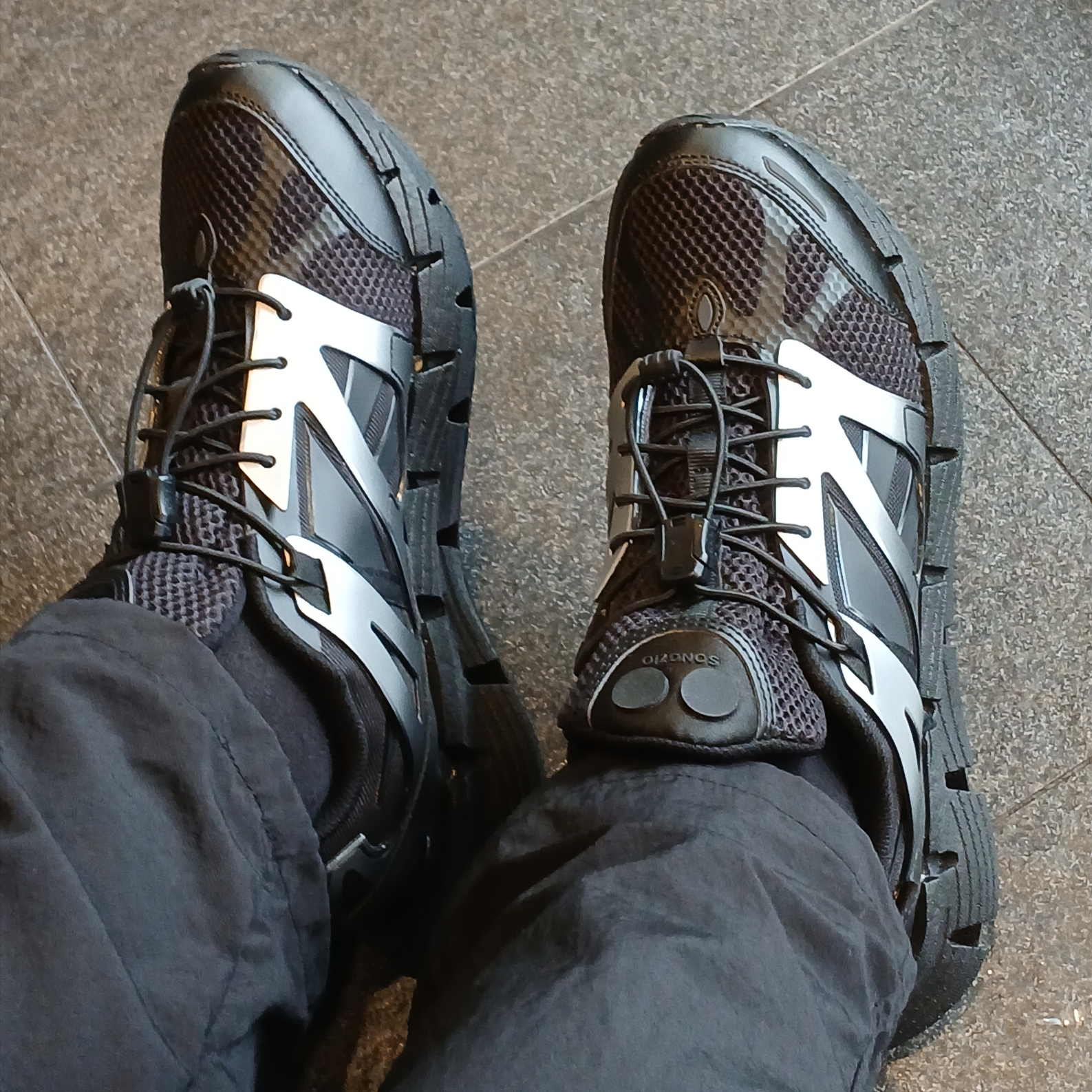 Reebok x Songzio Premier Floatzig Shadow Black 착용 스타일