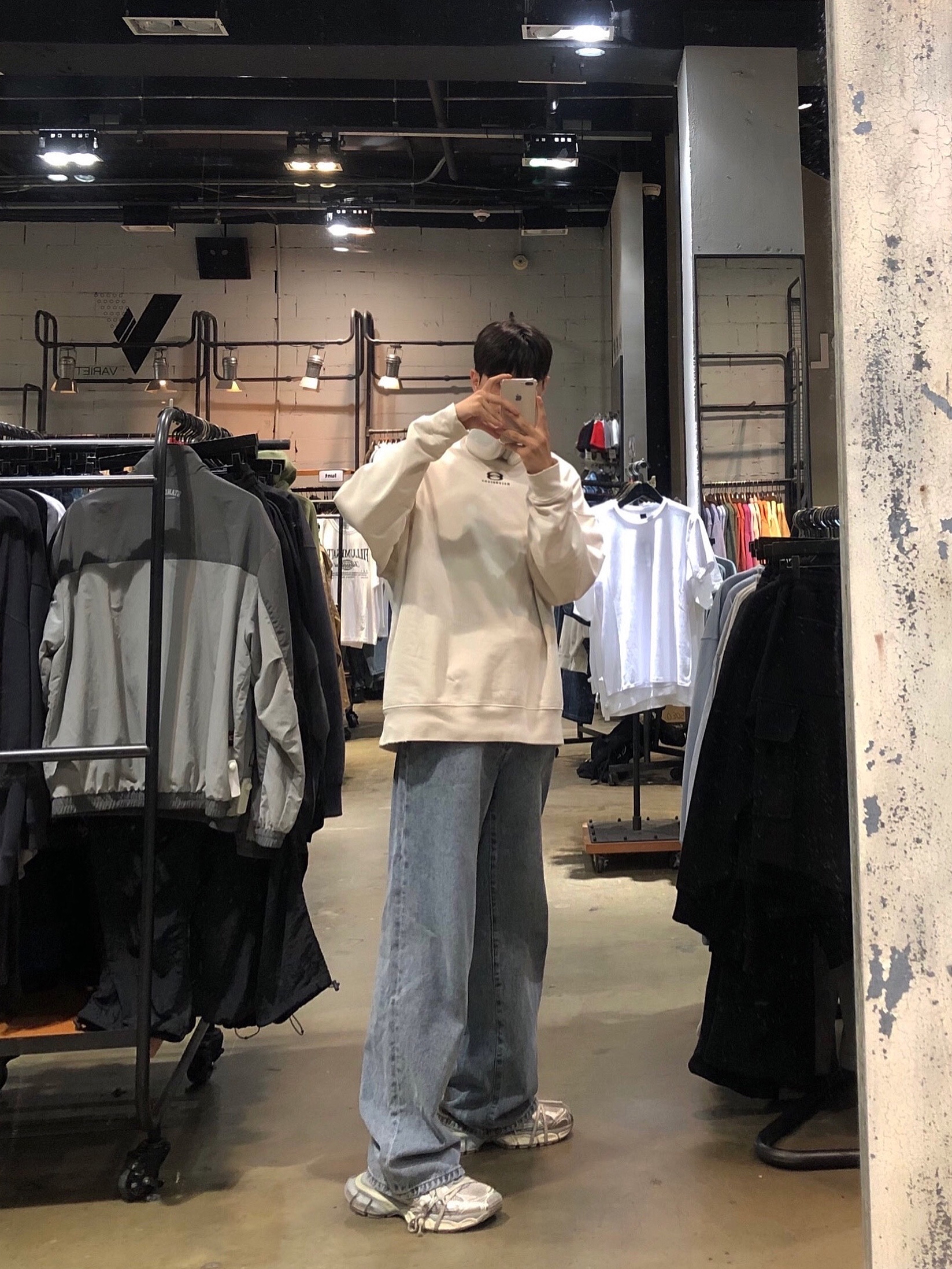 Balenciaga 3XL Sneakers Light Beige, Balenciaga Unity Sweatshirt Light Beige Black 착용 스타일
