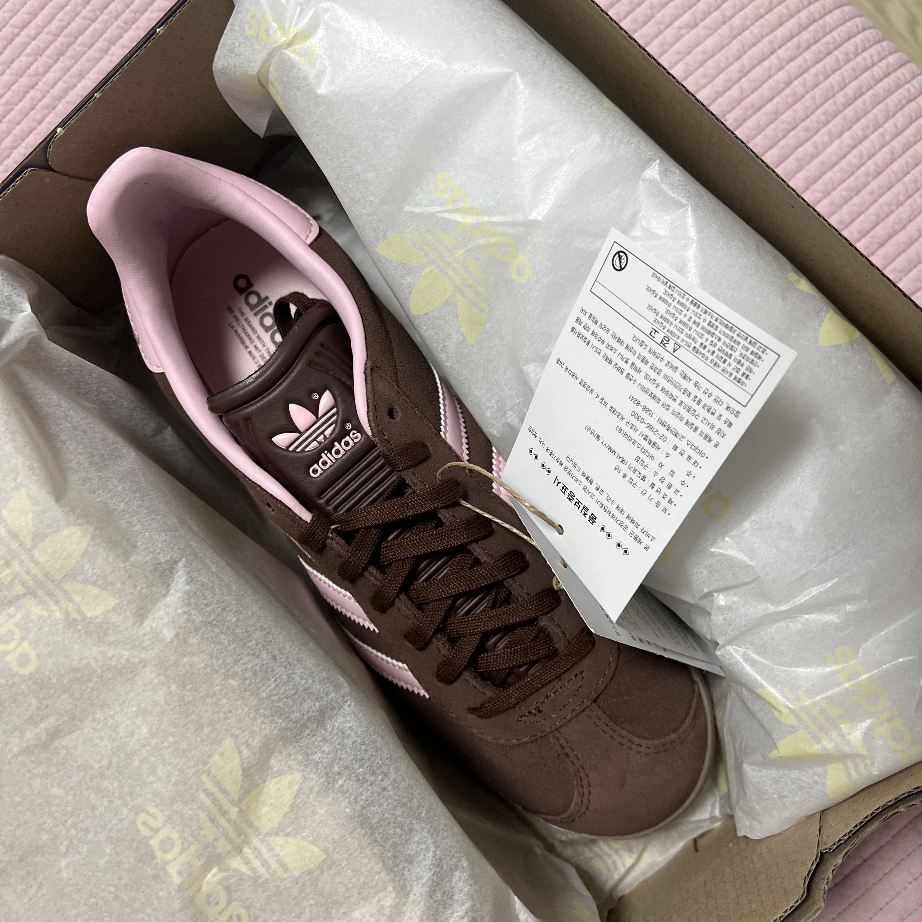 Adidas Gazelle Auburn Clear Pink 착용 스타일 - 1