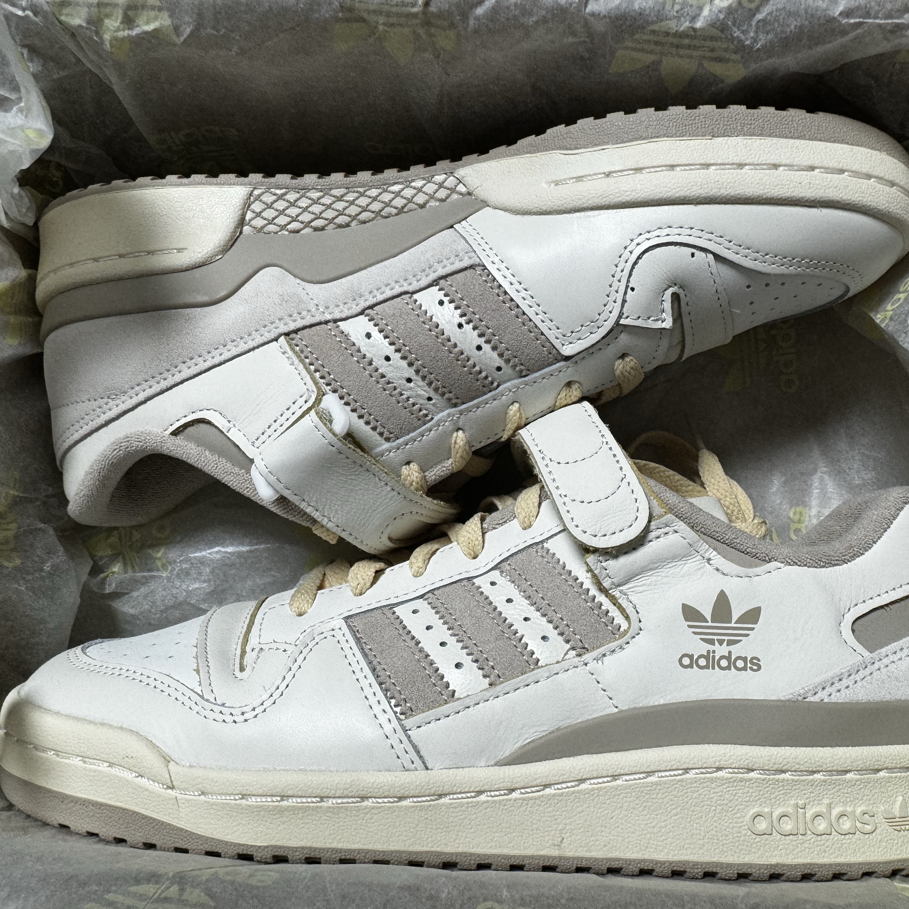 Adidas Forum 84 Low Off White Wonder Beige 착용 스타일 - 2