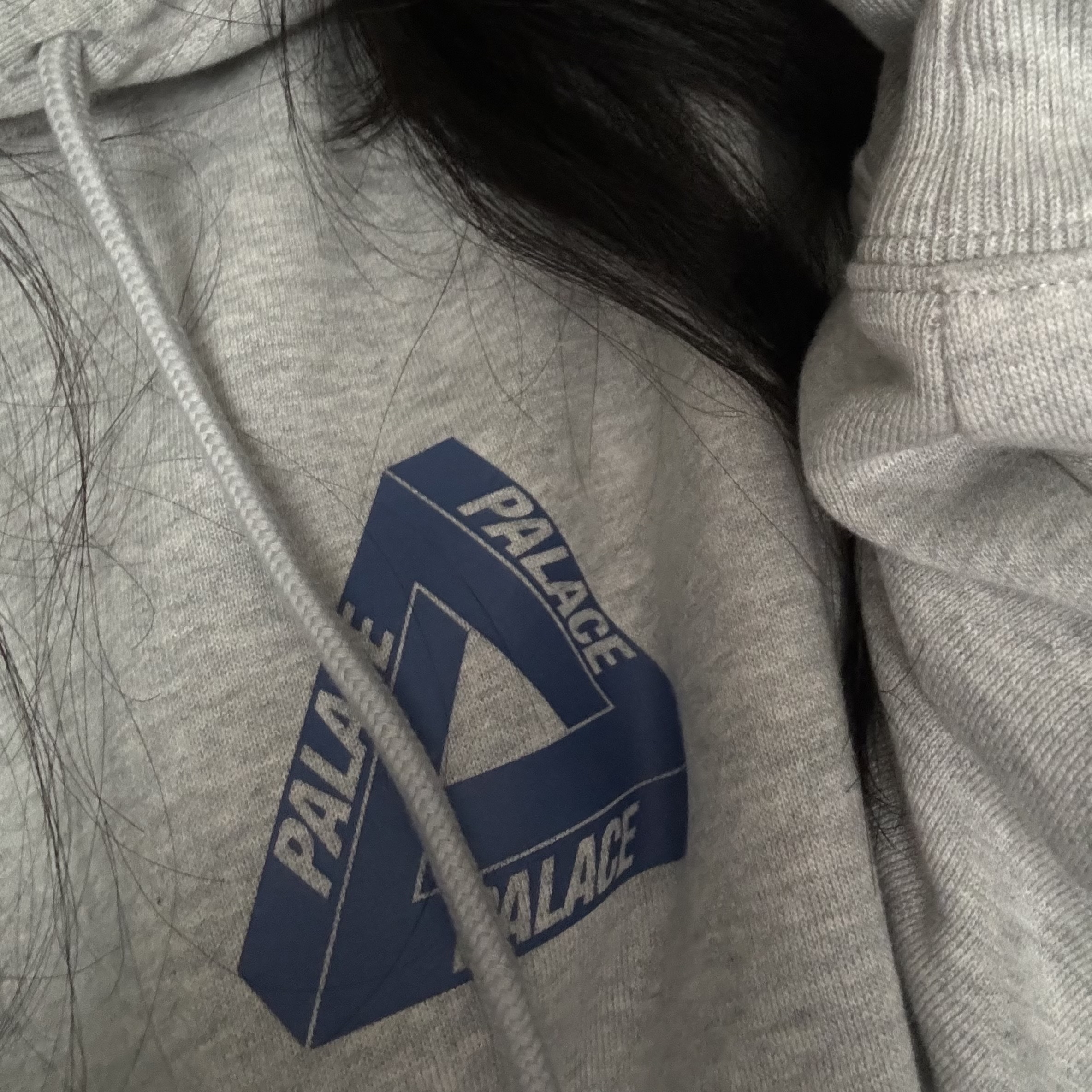 Palace Bit Grippy Tri-Ferg Hood Grey Marl - 24SS 착용 스타일