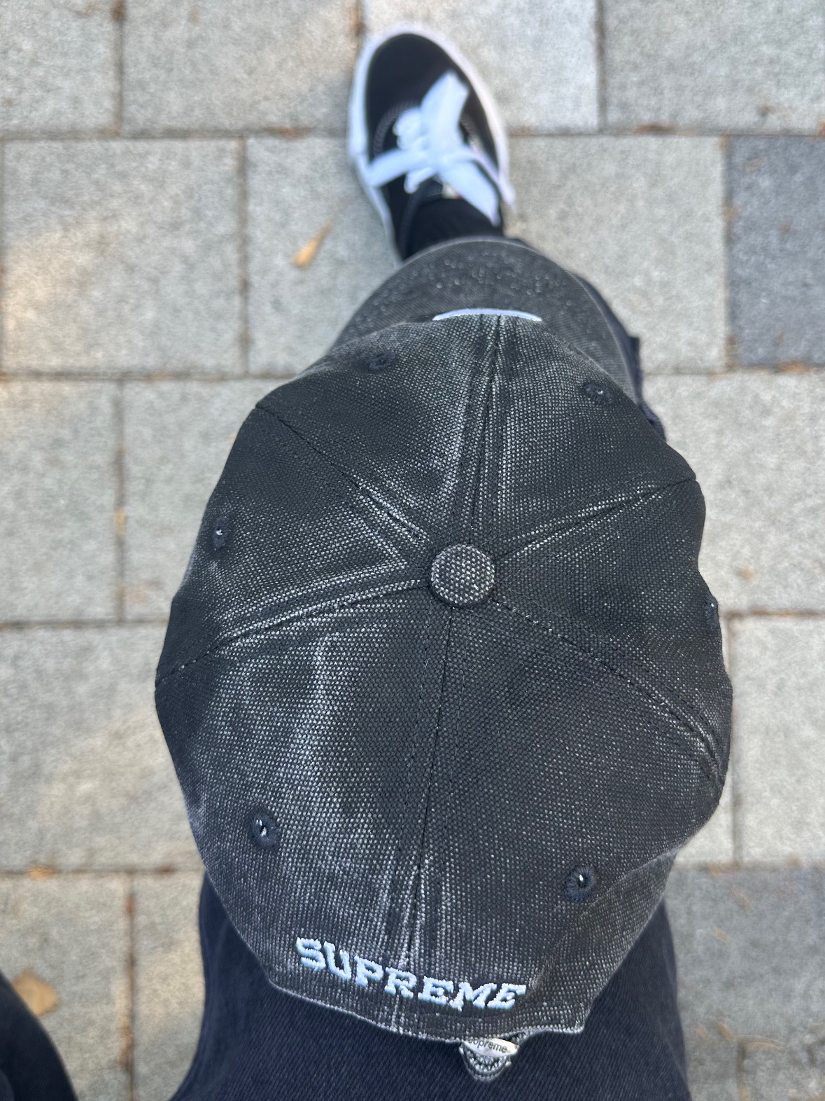 Supreme Denim Painter Pants Black - 24SS, Maison Mihara Yasuhiro Baker OG Sole Canvas Low Cut Sneakers Black 착용 스타일 - 3