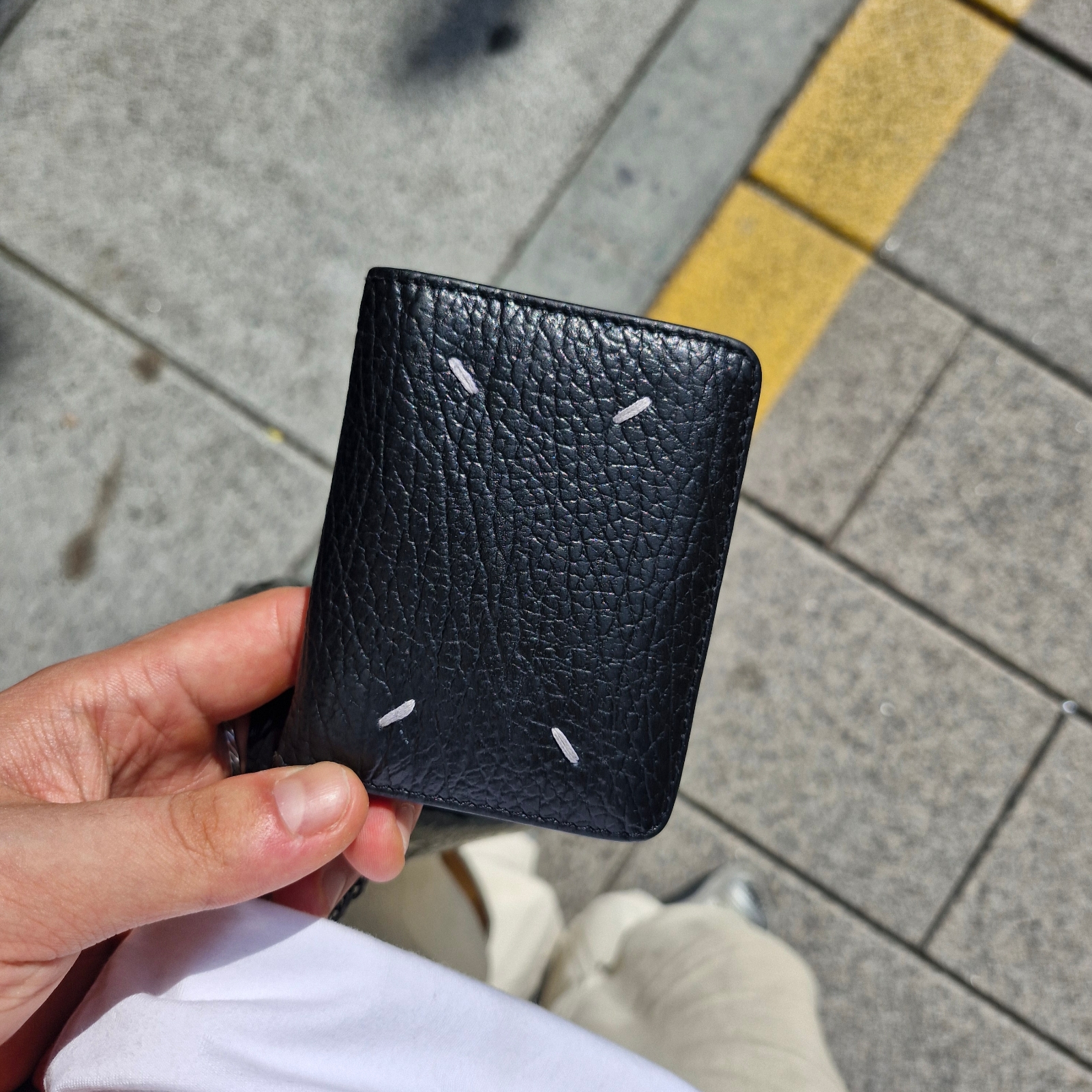 Maison Margiela Keyring Calfskin Wallet Black, Balenciaga Tyrex Sneakers Black Grey 착용 스타일