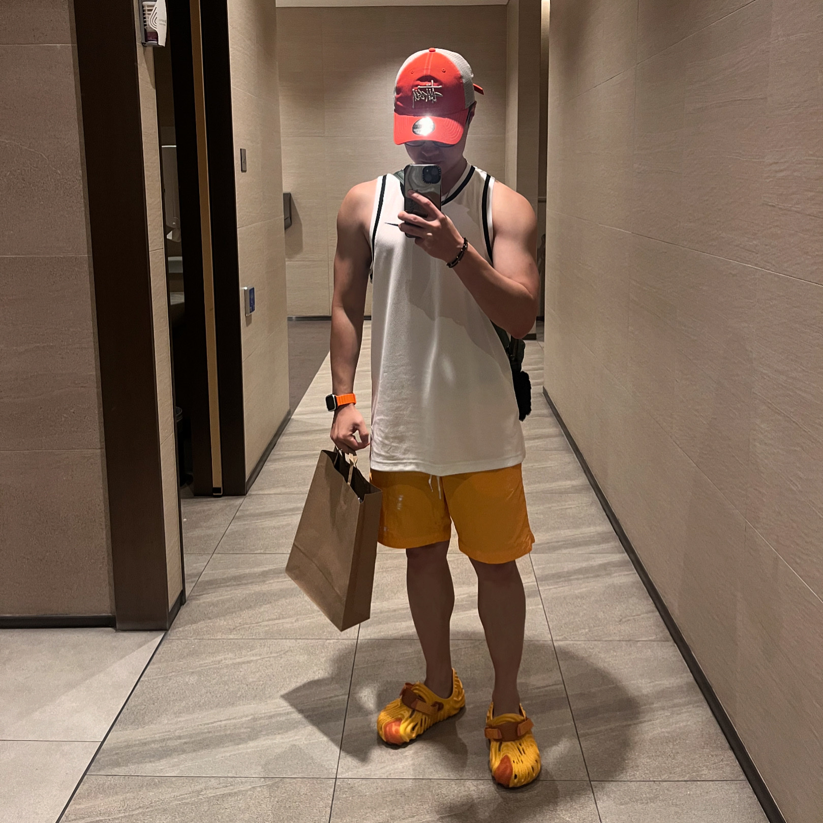 Crocs x Salehe Bembury Pollex Clog Cobbler, Stussy New Era 9twenty Basic Trucker Orange 착용 스타일