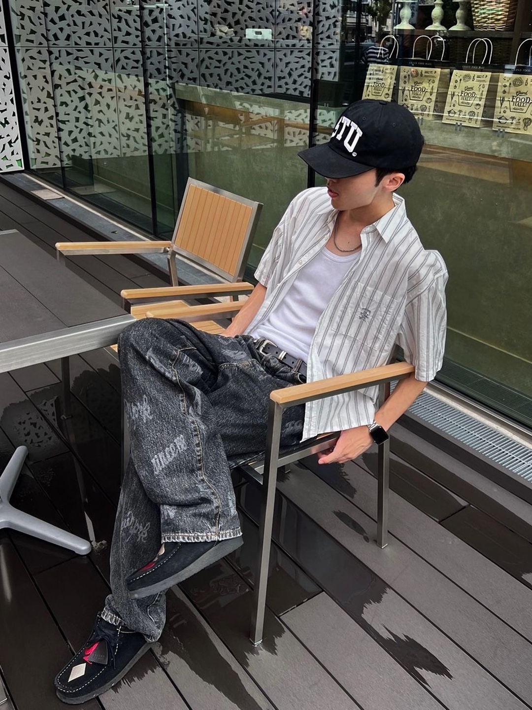 Stussy Stu Arch Strapback Cap Black, Stussy Mid-Depth Stu Arch Strapback Cap True Black 착용 스타일 - 5