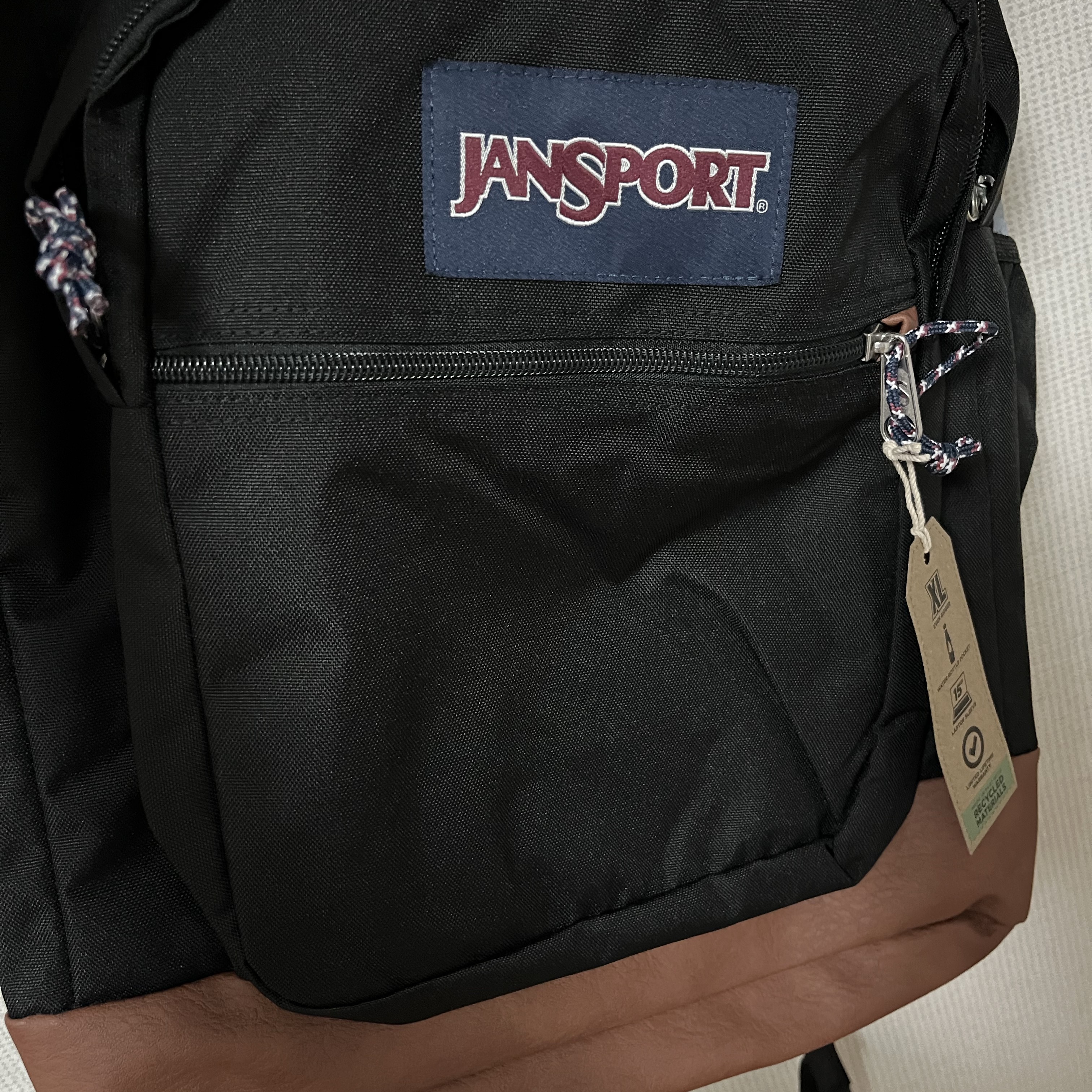 Jansport Cool Student Backpack Black 착용 스타일 - 2